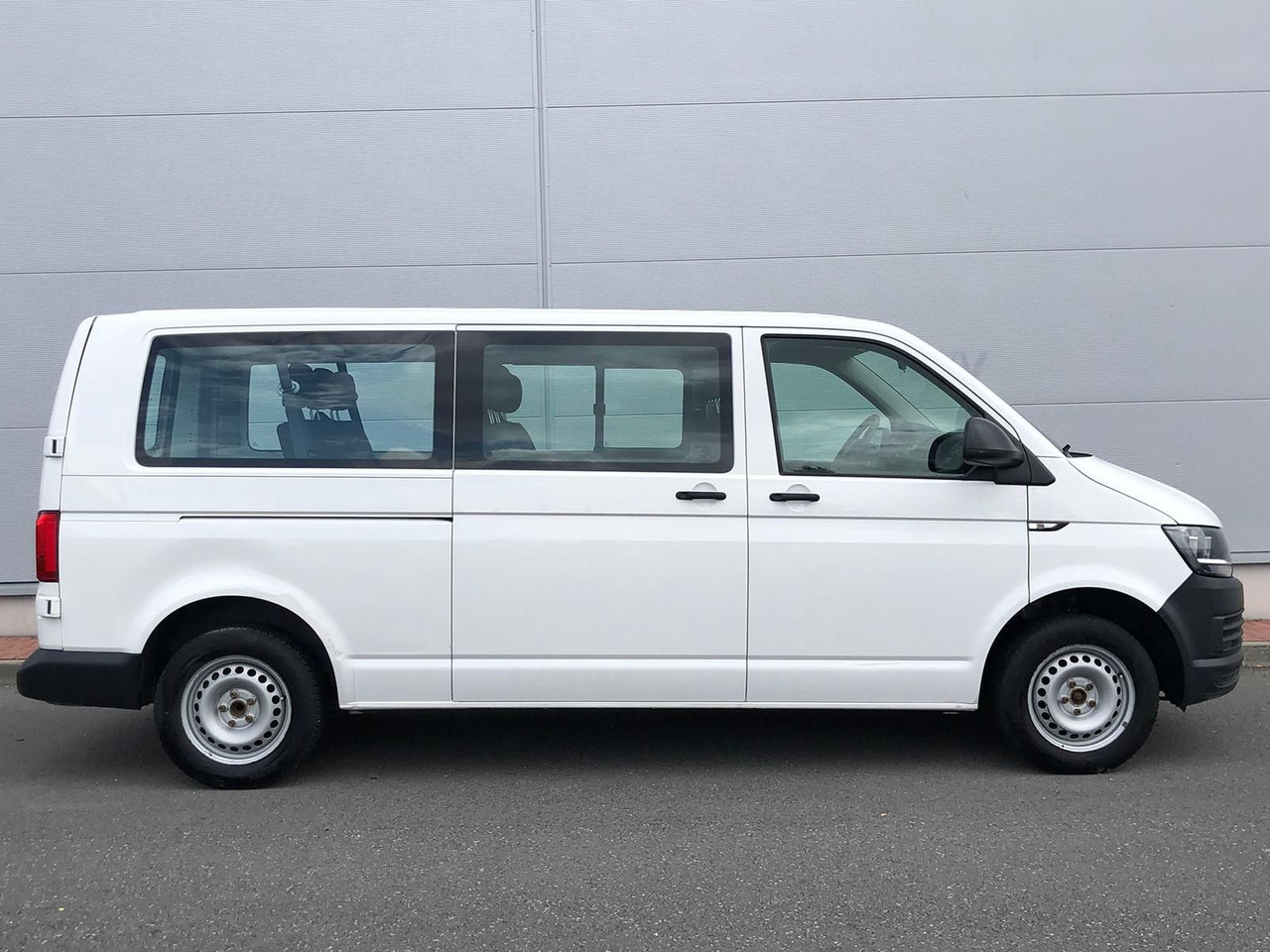 Volkswagen T6 Transporter 2.0 TDI Kombi lang 9-SITZE TEMP - Minibus, Mikrobus: obrázok 5 Volkswagen T6 Transporter 2.0 TDI Kombi lang 9-SITZE TEMP - Minibus, Mikrobus: obrázok 5