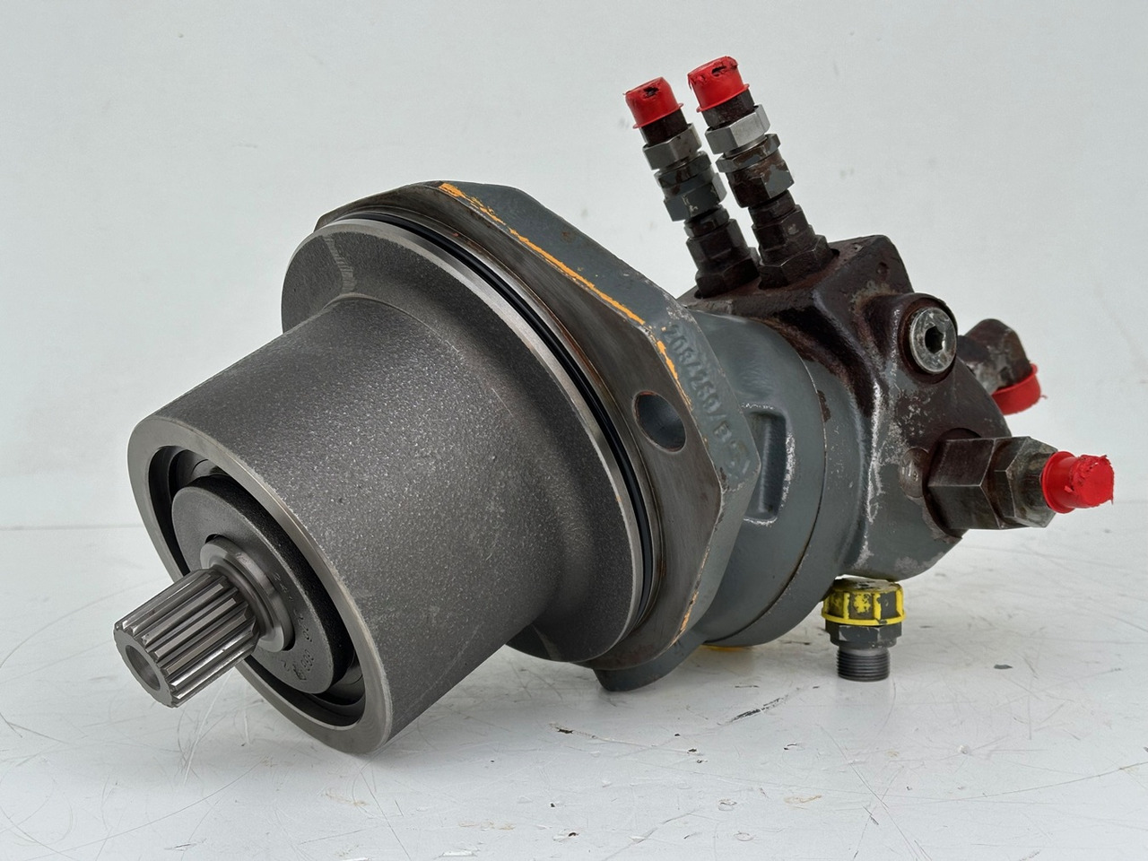 LIEBHERR Konstantmotor mit ID-Nr.10036220-ID-Nr.10225632-ID-Nr.512240214 – Hydromatik Rexroth Axialkolbenmotor Nr.2065772 Typ:A2FE90/61W-VZL192J-S. R954TR-663,HS835HD,HS853HD,LB24,LRB255. #21493811.DK# - Hydraulický motor pre Rýpadlo: obrázok 1 LIEBHERR Konstantmotor mit ID-Nr.10036220-ID-Nr.10225632-ID-Nr.512240214 – Hydromatik Rexroth Axialkolbenmotor Nr.2065772 Typ:A2FE90/61W-VZL192J-S. R954TR-663,HS835HD,HS853HD,LB24,LRB255. #21493811.DK# - Hydraulický motor pre Rýpadlo: obrázok 1