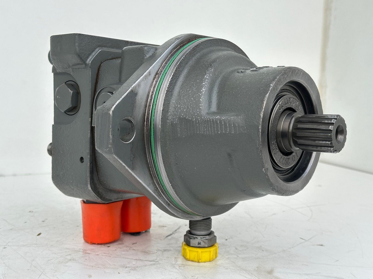 LIEBHERR Original Hydraulikeinbaumotor AT-FMF045. ID-Nr.9075181 – ID-Nr.10125043A. A309, A311, A312, A314, A316, A900, A904, A918, R313, R317, R900, R904. #A18.12.90158# - Hydraulický motor pre Rýpadlo: obrázok 4 LIEBHERR Original Hydraulikeinbaumotor AT-FMF045. ID-Nr.9075181 – ID-Nr.10125043A. A309, A311, A312, A314, A316, A900, A904, A918, R313, R317, R900, R904. #A18.12.90158# - Hydraulický motor pre Rýpadlo: obrázok 4