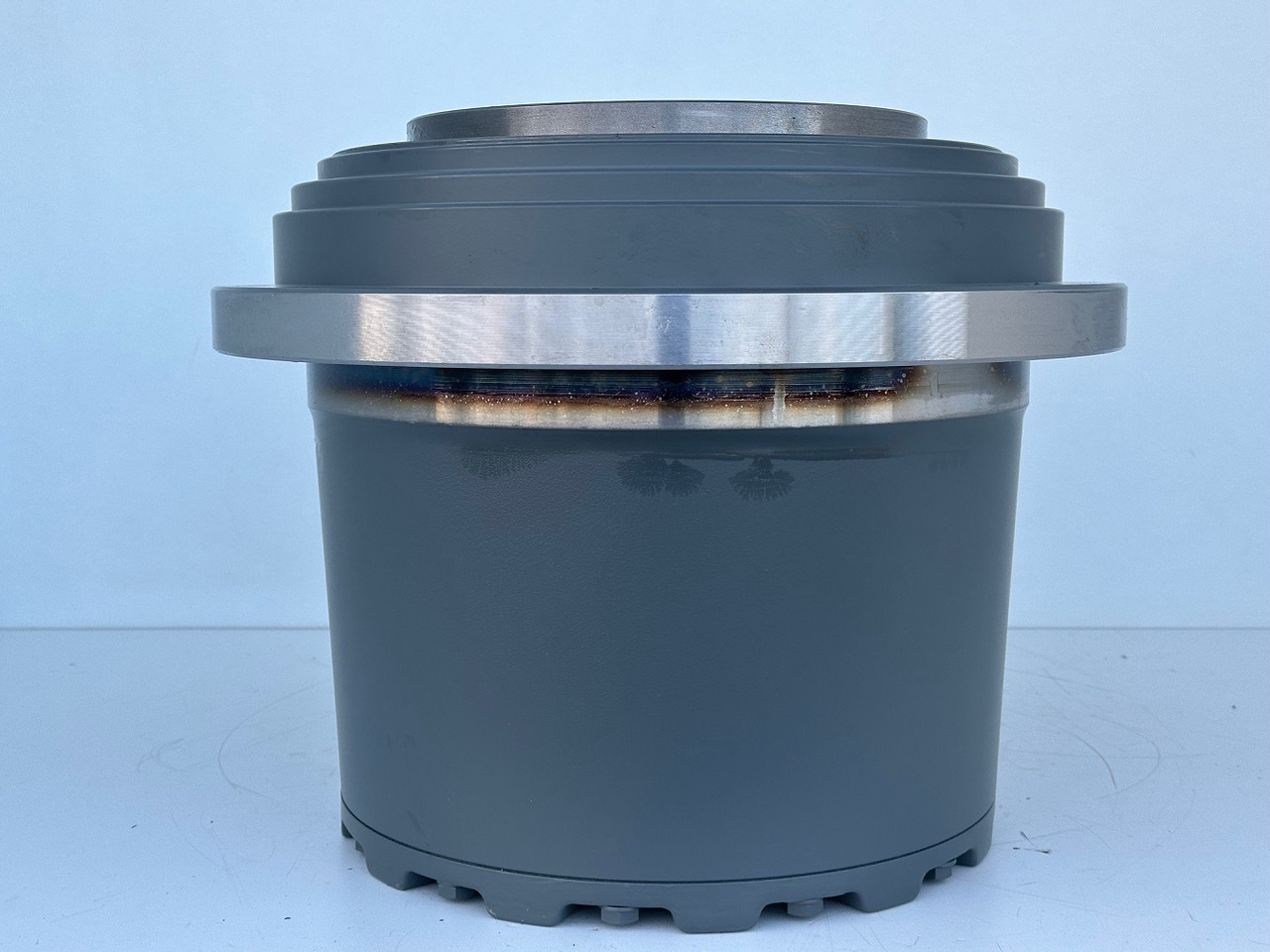 LIEBHERR Original Liebherr Fahrantrieb Typ:LPI0700 30S 0002 00 mit ID-Nr.12891035 – ID-Nr.12977341. R922-1487, R924-1677, R926 K-LC-1827, R926-1715. #12891035.545-01664# - Koncový prevod pre Pásové rýpadlo: obrázok 2 LIEBHERR Original Liebherr Fahrantrieb Typ:LPI0700 30S 0002 00 mit ID-Nr.12891035 – ID-Nr.12977341. R922-1487, R924-1677, R926 K-LC-1827, R926-1715. #12891035.545-01664# - Koncový prevod pre Pásové rýpadlo: obrázok 2