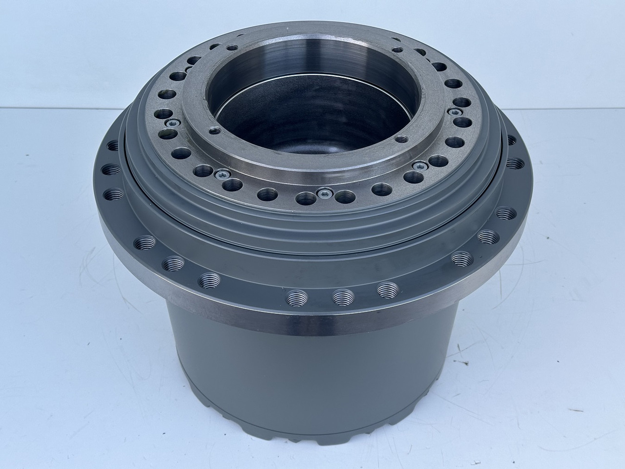 LIEBHERR Original Liebherr Fahrantrieb Typ:LPI0700 30S 0002 00 mit ID-Nr.12891035 – ID-Nr.12977341. R922-1487, R924-1677, R926 K-LC-1827, R926-1715. #12891035.545-01664# - Koncový prevod pre Pásové rýpadlo: obrázok 1 LIEBHERR Original Liebherr Fahrantrieb Typ:LPI0700 30S 0002 00 mit ID-Nr.12891035 – ID-Nr.12977341. R922-1487, R924-1677, R926 K-LC-1827, R926-1715. #12891035.545-01664# - Koncový prevod pre Pásové rýpadlo: obrázok 1