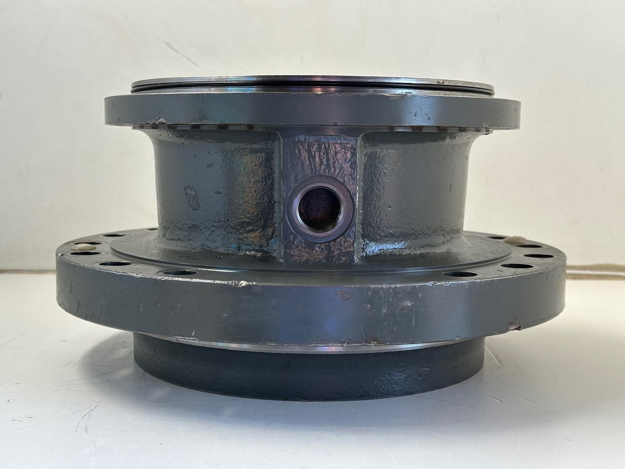 Liebherr Abtriebswellengehäuse ID-Nr.90208566 inkl. beiden Kegelrollenlager ID-Nr.10030908 - ID-Nr.761001903. LH40, LH50, R926, R928, R930. #90208566.1903# - Prevodovka a diely pre Stavebné stroje: obrázok 2 Liebherr Abtriebswellengehäuse ID-Nr.90208566 inkl. beiden Kegelrollenlager ID-Nr.10030908 - ID-Nr.761001903. LH40, LH50, R926, R928, R930. #90208566.1903# - Prevodovka a diely pre Stavebné stroje: obrázok 2