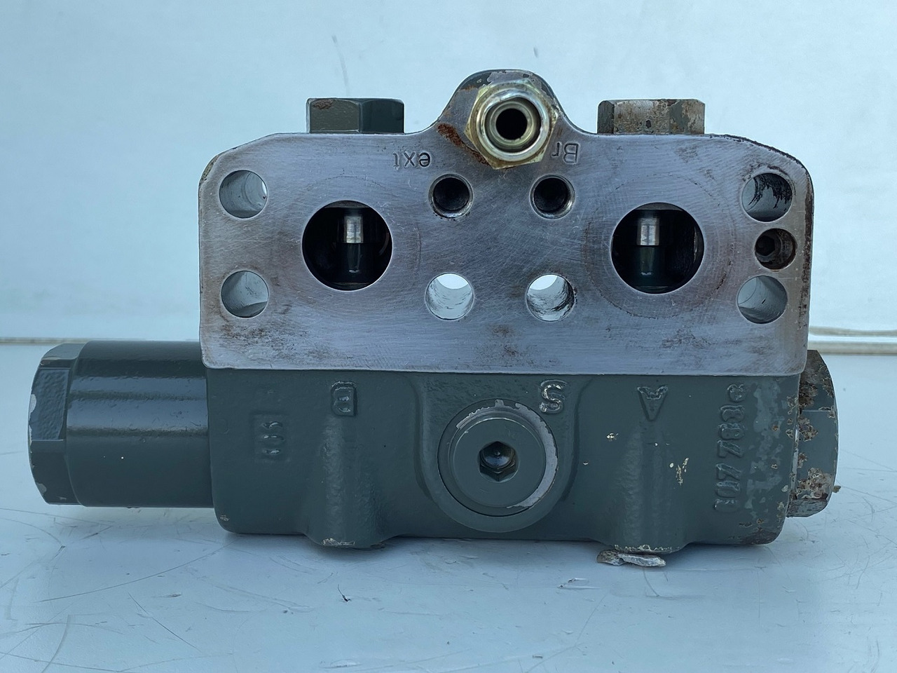 Liebherr Bremsventil ID-Nr.10471957. LOS914, LOS924, R902, R904, R912, R914, R922, R924, R924 COMP, R924 COMPA. #STM20.05## - Koncový prevod pre Pásové rýpadlo: obrázok 3 Liebherr Bremsventil ID-Nr.10471957. LOS914, LOS924, R902, R904, R912, R914, R922, R924, R924 COMP, R924 COMPA. #STM20.05## - Koncový prevod pre Pásové rýpadlo: obrázok 3