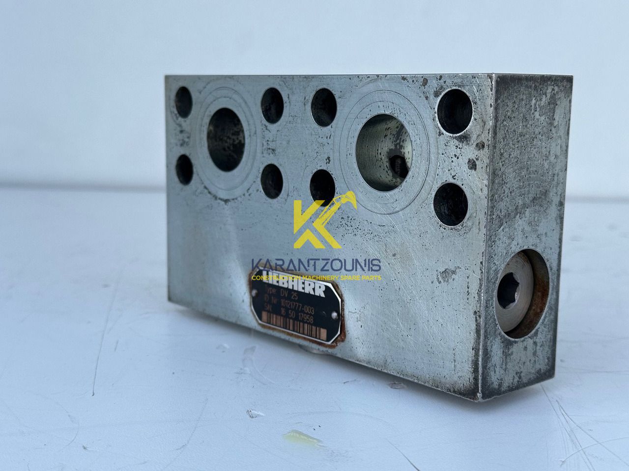 Liebherr Dämpfungsventil ID-Nr.10121777. P924 COMP, P926, R926, R916, R922, R924 COMP, R924, R926 COMP, R926, R930, R936, R946, R950 T, R960 T. #10121777.43199# - Motor otoče pre Stavebné stroje: obrázok 1 Liebherr Dämpfungsventil ID-Nr.10121777. P924 COMP, P926, R926, R916, R922, R924 COMP, R924, R926 COMP, R926, R930, R936, R946, R950 T, R960 T. #10121777.43199# - Motor otoče pre Stavebné stroje: obrázok 1