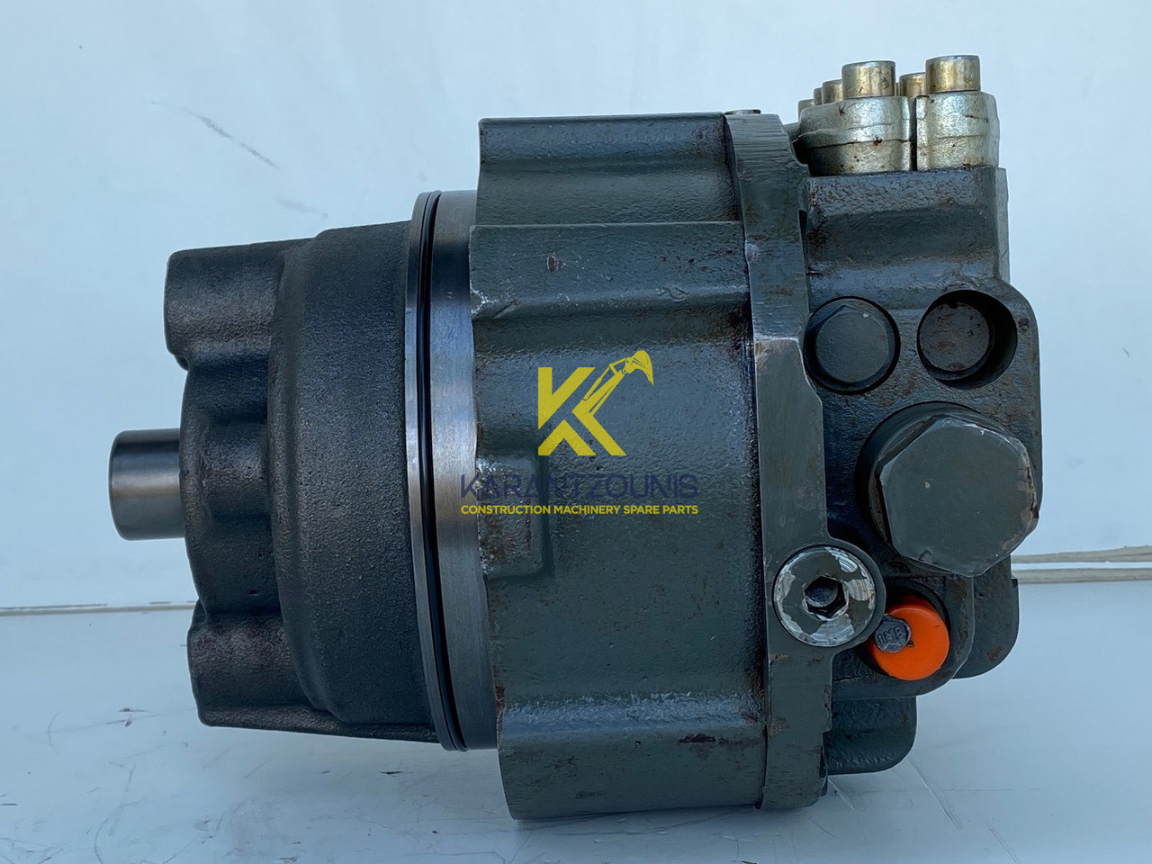 Liebherr Hydraulikeinbaumotor CMVE O 108. ID-Nr.10118562 - ID-Nr.10132610 - ID-Nr.10129048. LOS1916, LOS916, LOS926, R906, R916, R918, R920, R922, R924, R926COMP, R926, R936. #27979# - Hydraulický motor pre Pásové rýpadlo: obrázok 1 Liebherr Hydraulikeinbaumotor CMVE O 108. ID-Nr.10118562 - ID-Nr.10132610 - ID-Nr.10129048. LOS1916, LOS916, LOS926, R906, R916, R918, R920, R922, R924, R926COMP, R926, R936. #27979# - Hydraulický motor pre Pásové rýpadlo: obrázok 1