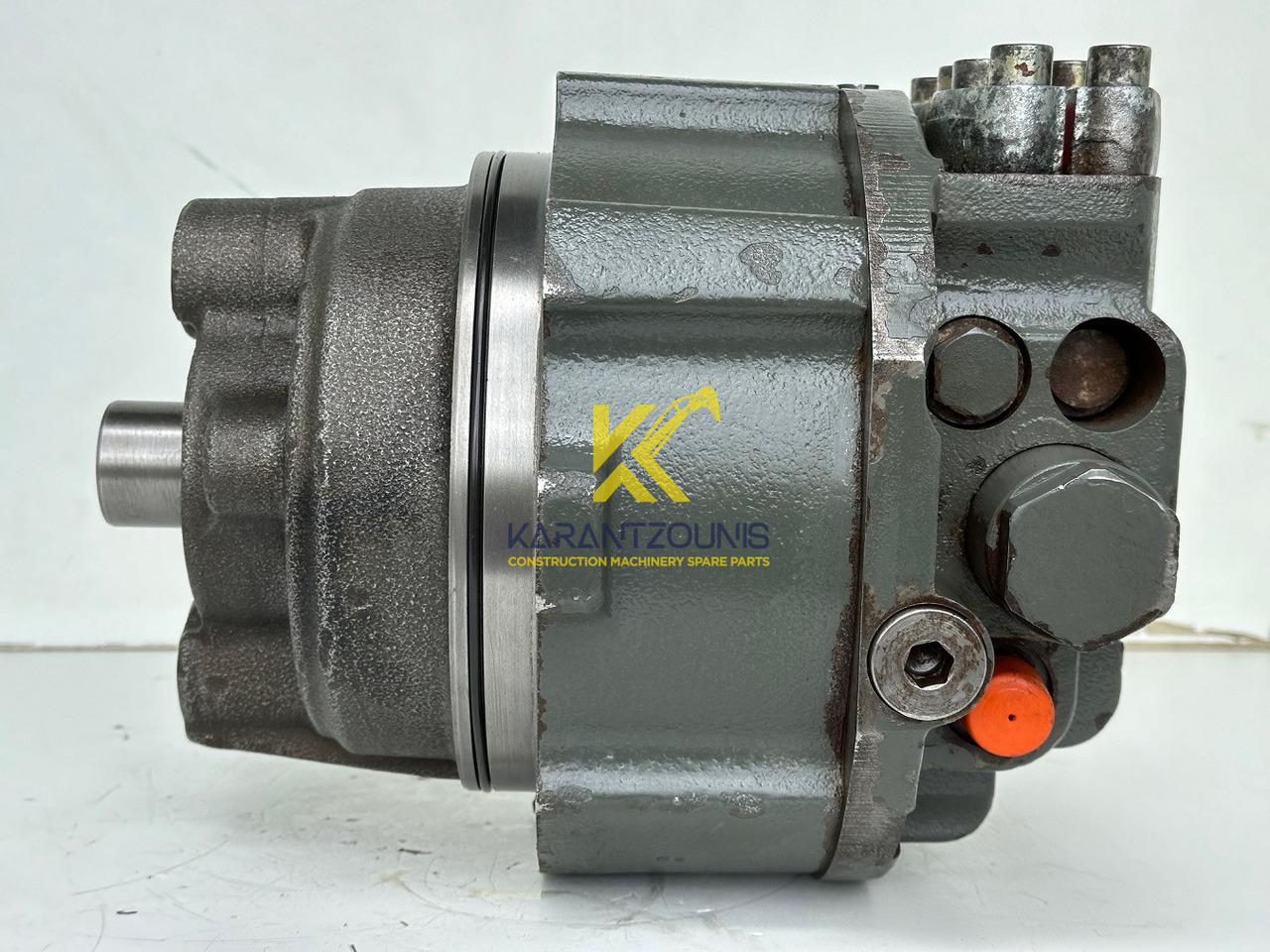 Liebherr Hydraulikeinbaumotor CMVE O 108. ID-Nr.10118562 - ID-Nr.10132610 - ID-Nr.10129048. LOS1916, LOS916, LOS926, R906, R916, R918, R920, R922, R924, R926COMP, R926, R936. #28313# - Hydraulický motor pre Stavebné stroje: obrázok 4 Liebherr Hydraulikeinbaumotor CMVE O 108. ID-Nr.10118562 - ID-Nr.10132610 - ID-Nr.10129048. LOS1916, LOS916, LOS926, R906, R916, R918, R920, R922, R924, R926COMP, R926, R936. #28313# - Hydraulický motor pre Stavebné stroje: obrázok 4