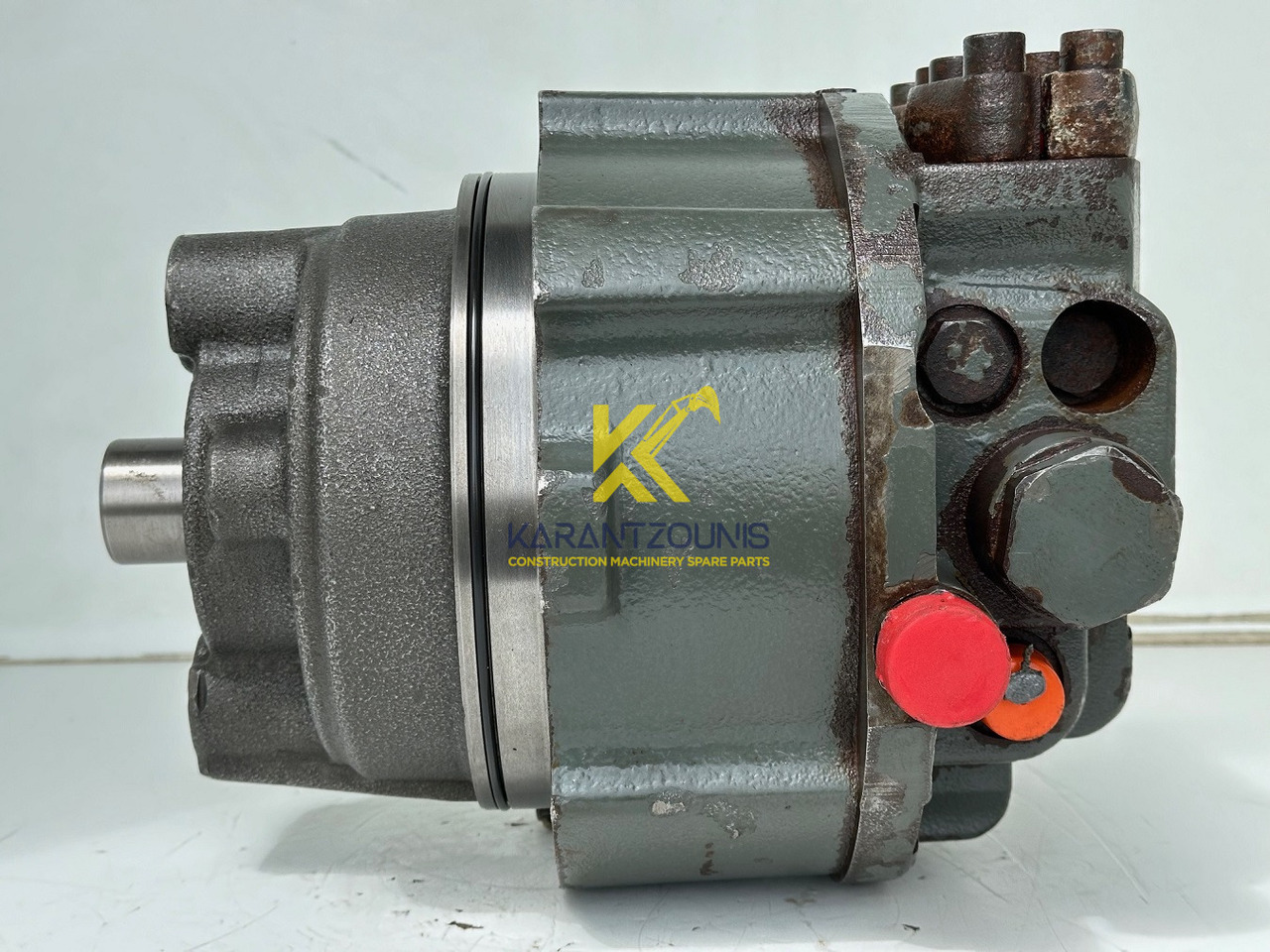 Liebherr Hydraulikeinbaumotor CMVE O 108. ID-Nr.10118562 - ID-Nr.10132610 - ID-Nr.10129048. LOS1916, LOS916, LOS926, R906, R916, R918, R920, R922, R924, R926COMP, R926, R936. #28314# - Hydraulický motor pre Stavebné stroje: obrázok 4 Liebherr Hydraulikeinbaumotor CMVE O 108. ID-Nr.10118562 - ID-Nr.10132610 - ID-Nr.10129048. LOS1916, LOS916, LOS926, R906, R916, R918, R920, R922, R924, R926COMP, R926, R936. #28314# - Hydraulický motor pre Stavebné stroje: obrázok 4