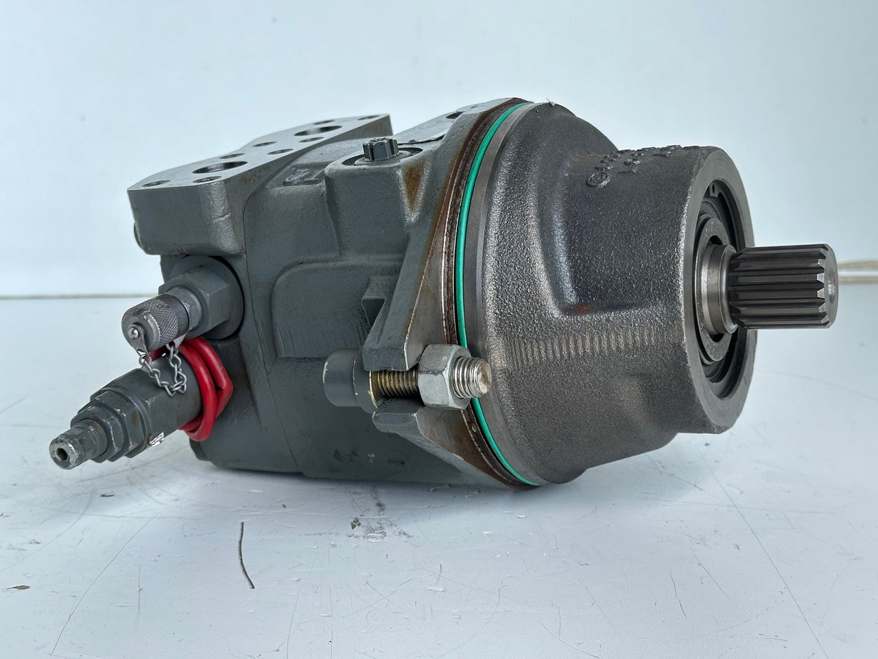 Liebherr Hydraulikeinbaumotor Typ:FMF058, ID-Nr.10122576 - ID-Nr.10145827 - ID-Nr.11371069. LOS1906, P924 COMP , R906, R906 PROTO, R916, R922, R924, R924 COMP, R926 COMP, R926 K LC. #39780# - Hydraulický motor pre Rýpadlo: obrázok 2 Liebherr Hydraulikeinbaumotor Typ:FMF058, ID-Nr.10122576 - ID-Nr.10145827 - ID-Nr.11371069. LOS1906, P924 COMP , R906, R906 PROTO, R916, R922, R924, R924 COMP, R926 COMP, R926 K LC. #39780# - Hydraulický motor pre Rýpadlo: obrázok 2