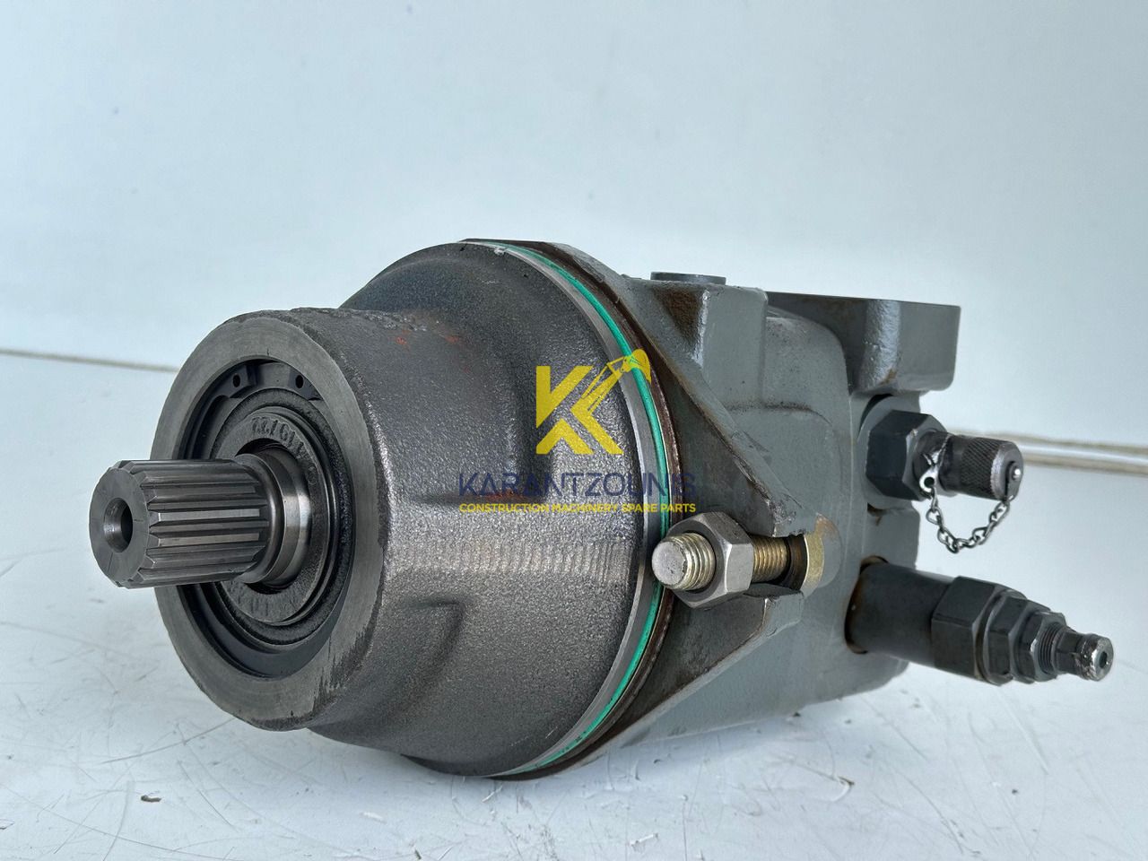 Liebherr Hydraulikeinbaumotor Typ:FMF058, ID-Nr.10122576 - ID-Nr.10145827 - ID-Nr.11371069. LOS1906, P924 COMP , R906, R906 PROTO, R916, R922, R924, R924 COMP, R926 COMP, R926 K LC. #39780# - Hydraulický motor pre Rýpadlo: obrázok 1 Liebherr Hydraulikeinbaumotor Typ:FMF058, ID-Nr.10122576 - ID-Nr.10145827 - ID-Nr.11371069. LOS1906, P924 COMP , R906, R906 PROTO, R916, R922, R924, R924 COMP, R926 COMP, R926 K LC. #39780# - Hydraulický motor pre Rýpadlo: obrázok 1