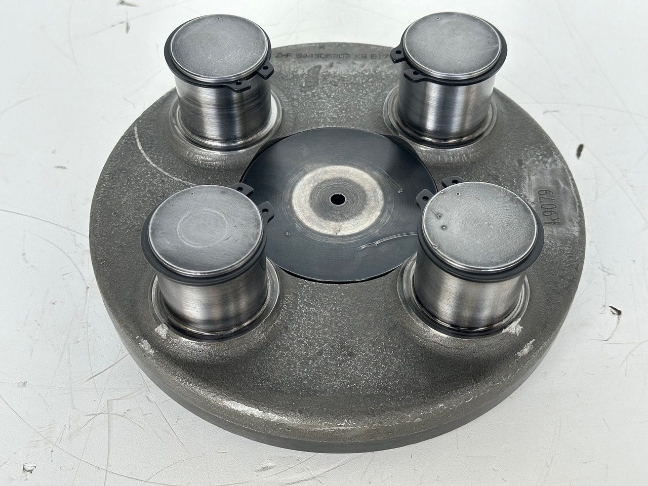 Liebherr Planetenträger ID-Nr.944306303 - ID-Nr.9443063. A924, A934, LH30, LH35, R906, R916, R922, R924, R926, R932, R934, R944. #k9079# - Prevodovka pre Stavebné stroje: obrázok 1 Liebherr Planetenträger ID-Nr.944306303 - ID-Nr.9443063. A924, A934, LH30, LH35, R906, R916, R922, R924, R926, R932, R934, R944. #k9079# - Prevodovka pre Stavebné stroje: obrázok 1