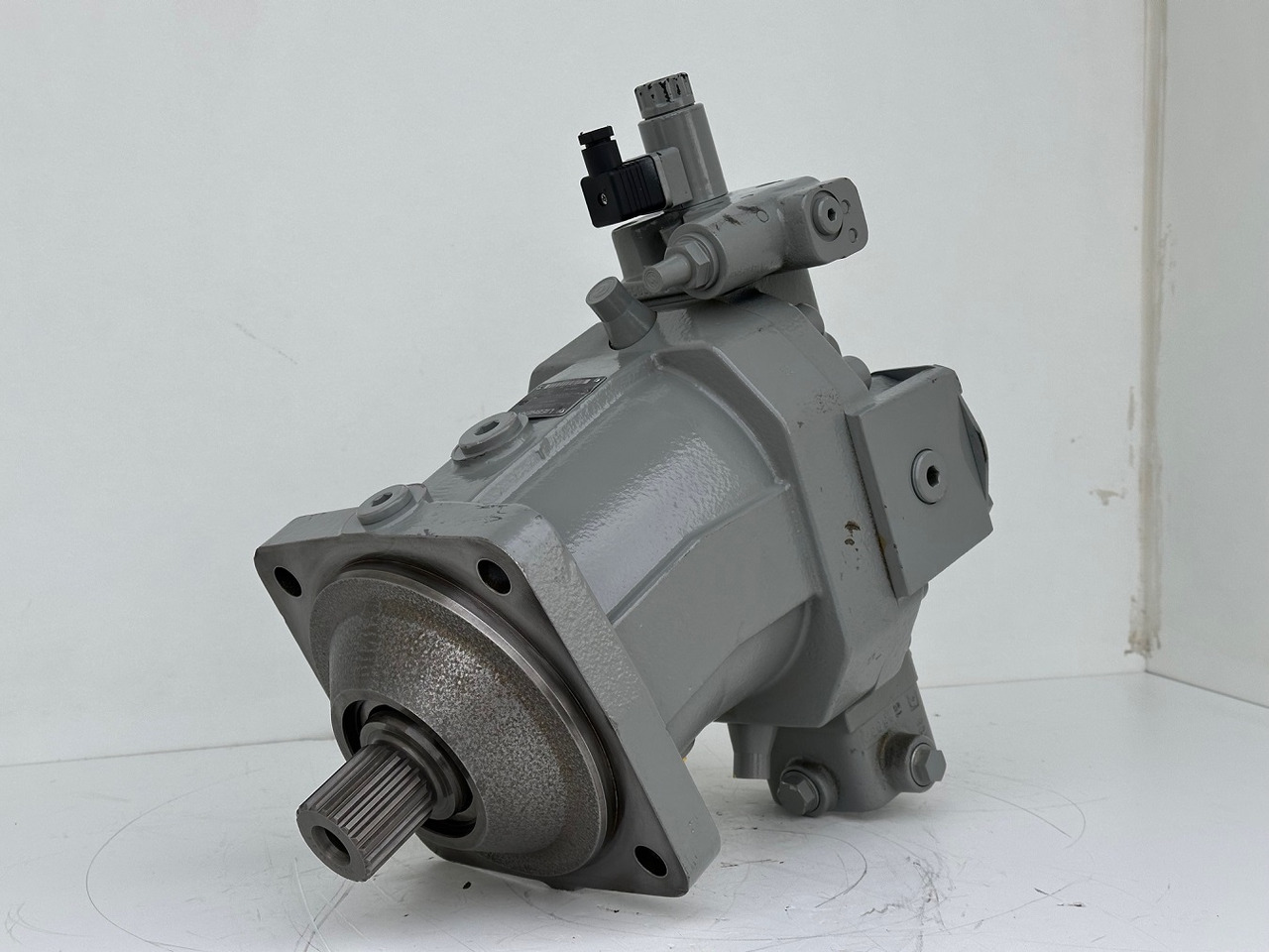 Liebherr Verstellmotor ID-Nr.510240108 - Hydromatik Rexroth Axialkolben-Verstellmotor Typ:A6VM140EP2D/63W-VZB017HB. #24338070# - Hydraulický motor pre Pásový žeriav: obrázok 1 Liebherr Verstellmotor ID-Nr.510240108 - Hydromatik Rexroth Axialkolben-Verstellmotor Typ:A6VM140EP2D/63W-VZB017HB. #24338070# - Hydraulický motor pre Pásový žeriav: obrázok 1
