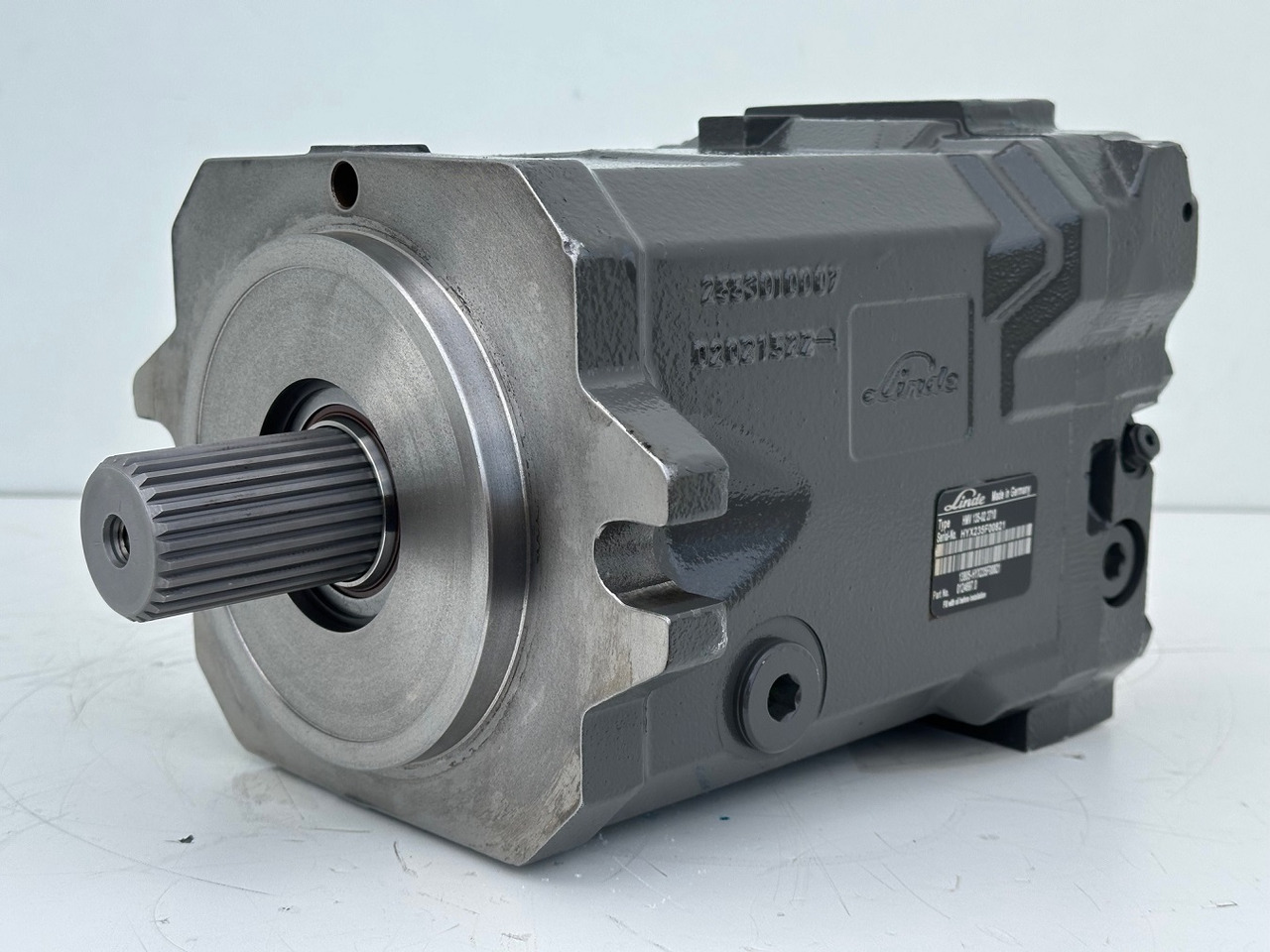 Linde Verstellmotor-Axialkolbenmotor Typ:HMV135-02 2710. #HMV135-02.2710# - Hydraulický motor: obrázok 1 Linde Verstellmotor-Axialkolbenmotor Typ:HMV135-02 2710. #HMV135-02.2710# - Hydraulický motor: obrázok 1