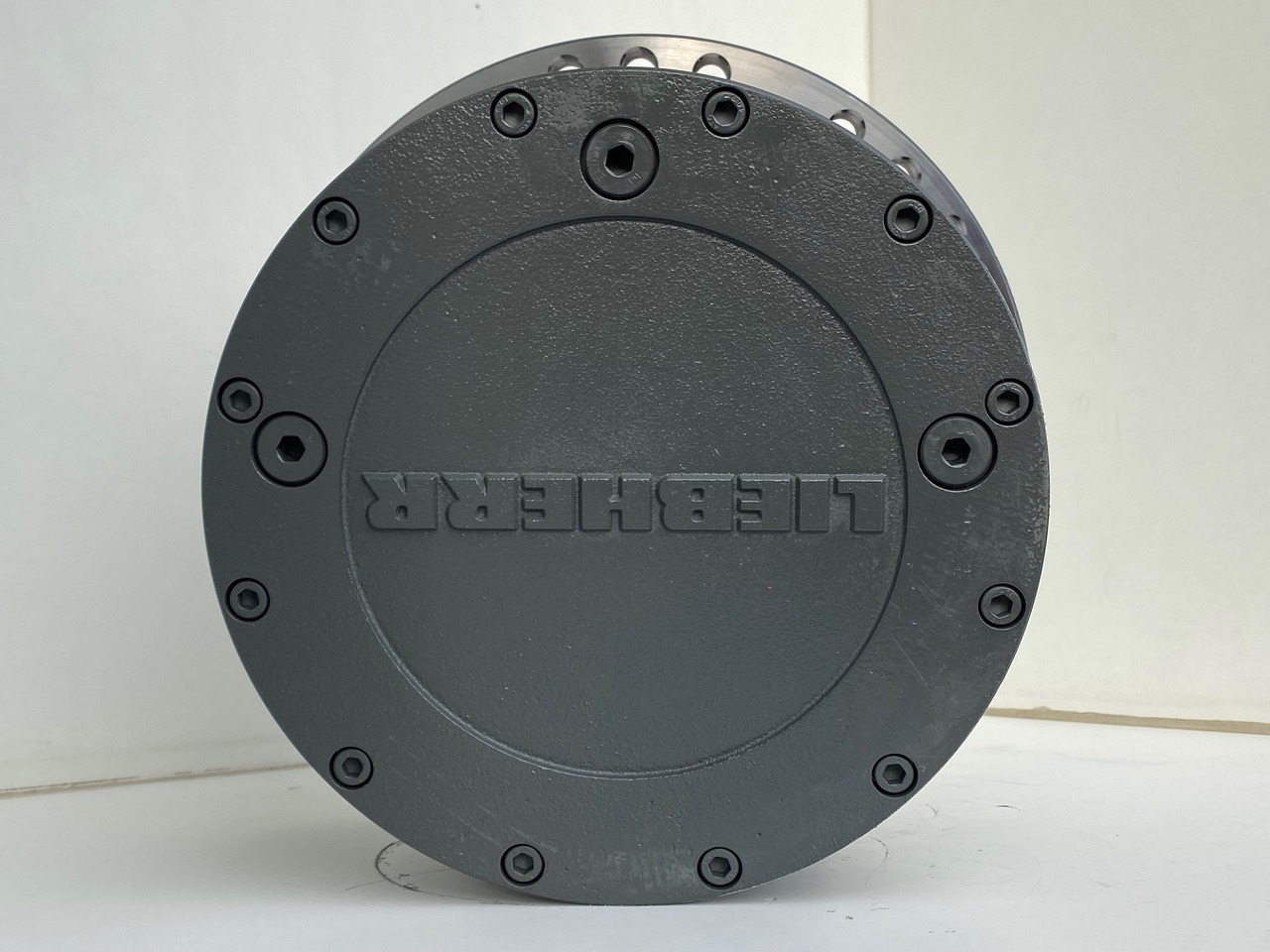 Koncový prevod pre Stavebné stroje Original Liebherr Fahrantrieb Typ: FAT350P138 mit ID-Nr.90216427 - ID-Nr.90216428 - ID-Nr.90216429. LO1926, LOS926, R922, R924, R926, R930. #90216428.3064#: obrázok 13 Koncový prevod pre Stavebné stroje Original Liebherr Fahrantrieb Typ: FAT350P138 mit ID-Nr.90216427 - ID-Nr.90216428 - ID-Nr.90216429. LO1926, LOS926, R922, R924, R926, R930. #90216428.3064#: obrázok 13