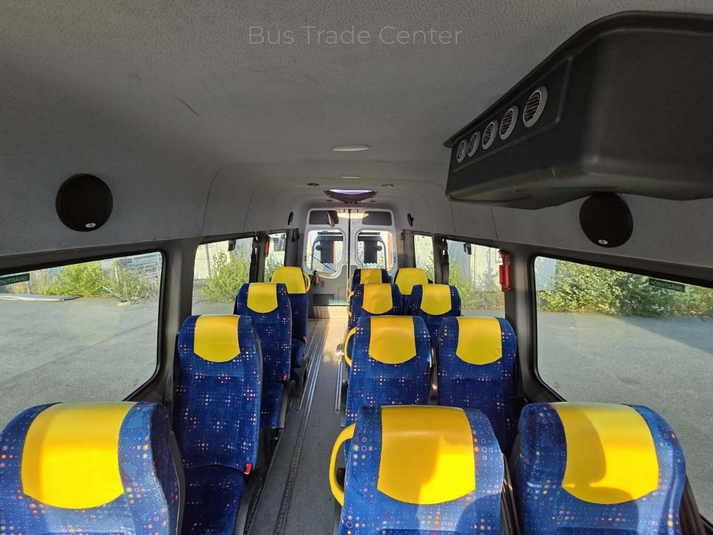 VOLKSWAGEN Crafter 50 LR // 3 units with lift - Minibus, Mikrobus: obrázok 3 VOLKSWAGEN Crafter 50 LR // 3 units with lift - Minibus, Mikrobus: obrázok 3