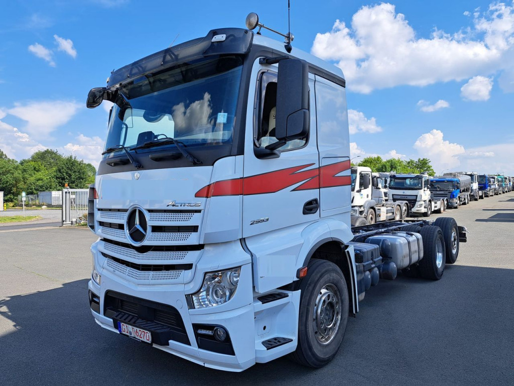 Mercedes Benz 2553 Actros 6x2  (Nr. 5804) - Podvozek s kabinou: obrázok 2 Mercedes Benz 2553 Actros 6x2  (Nr. 5804) - Podvozek s kabinou: obrázok 2