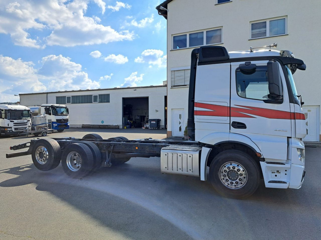 Mercedes Benz 2553 Actros 6x2  (Nr. 5804) - Podvozek s kabinou: obrázok 1 Mercedes Benz 2553 Actros 6x2  (Nr. 5804) - Podvozek s kabinou: obrázok 1