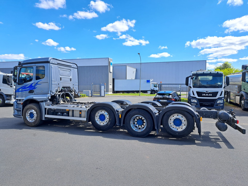 Mercedes Benz Actros 3243 8x2 1,2 & 4 Lenkachse, 2 & 4 Liftbar(Nr. 6051) - Podvozek s kabinou: obrázok 4 Mercedes Benz Actros 3243 8x2 1,2 & 4 Lenkachse, 2 & 4 Liftbar(Nr. 6051) - Podvozek s kabinou: obrázok 4