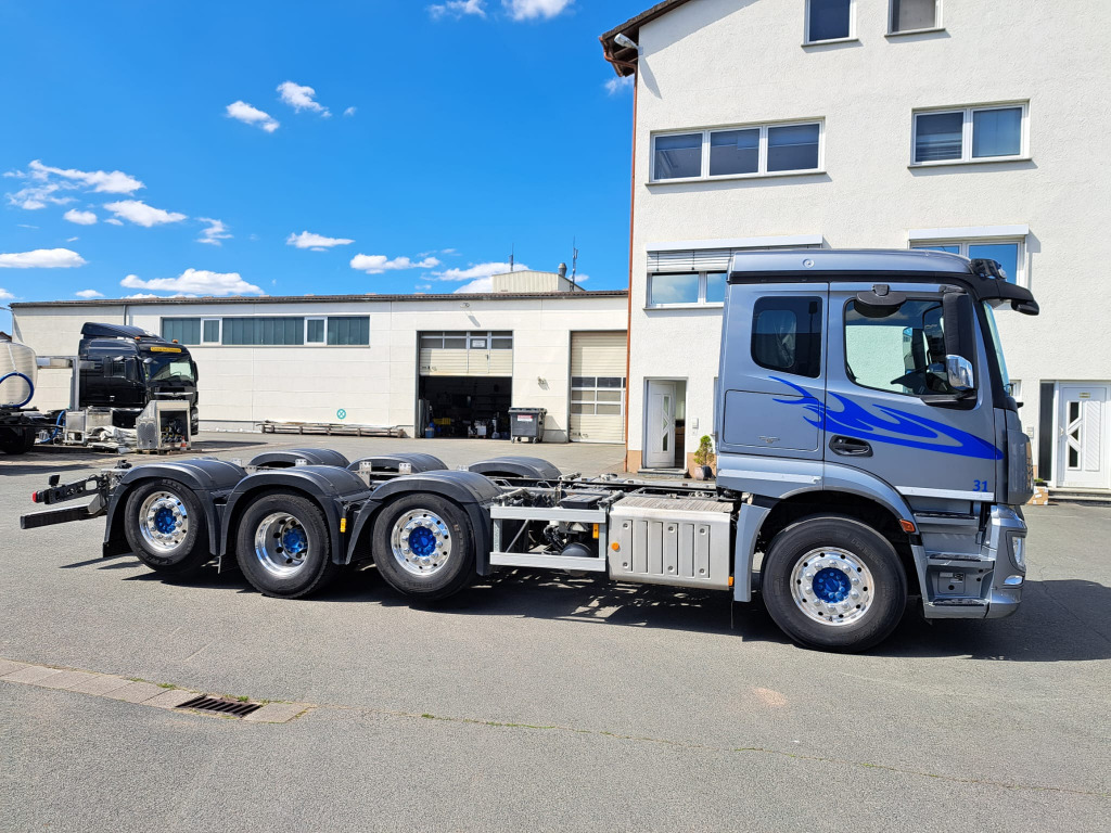 Mercedes Benz Actros 3243 8x2 1,2 & 4 Lenkachse, 2 & 4 Liftbar(Nr. 6051) - Podvozek s kabinou: obrázok 1 Mercedes Benz Actros 3243 8x2 1,2 & 4 Lenkachse, 2 & 4 Liftbar(Nr. 6051) - Podvozek s kabinou: obrázok 1