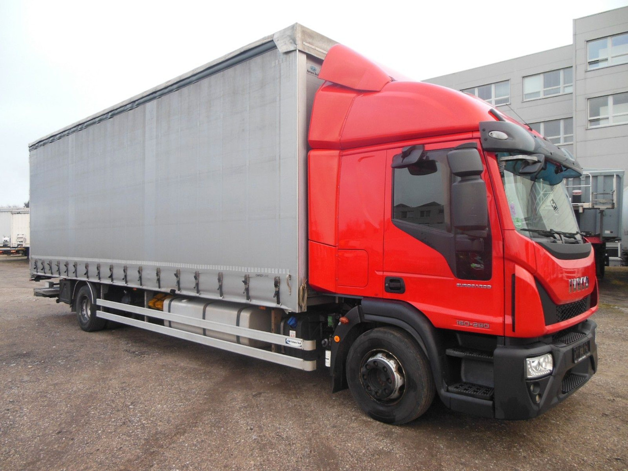 Iveco EUROCARGO ML 160E28, 21 PALETTEN, LBW - Plachtové nákladné vozidlo: obrázok 2 Iveco EUROCARGO ML 160E28, 21 PALETTEN, LBW - Plachtové nákladné vozidlo: obrázok 2