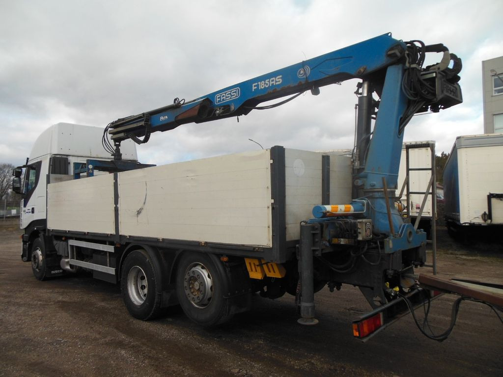 Iveco STRALIS AS 260S45, 6X2, MANUELL, FASSI F185 - Valníkový/ Plošinový nákladný automobil, Auto s hydraulickou rukou: obrázok 4 Iveco STRALIS AS 260S45, 6X2, MANUELL, FASSI F185 - Valníkový/ Plošinový nákladný automobil, Auto s hydraulickou rukou: obrázok 4