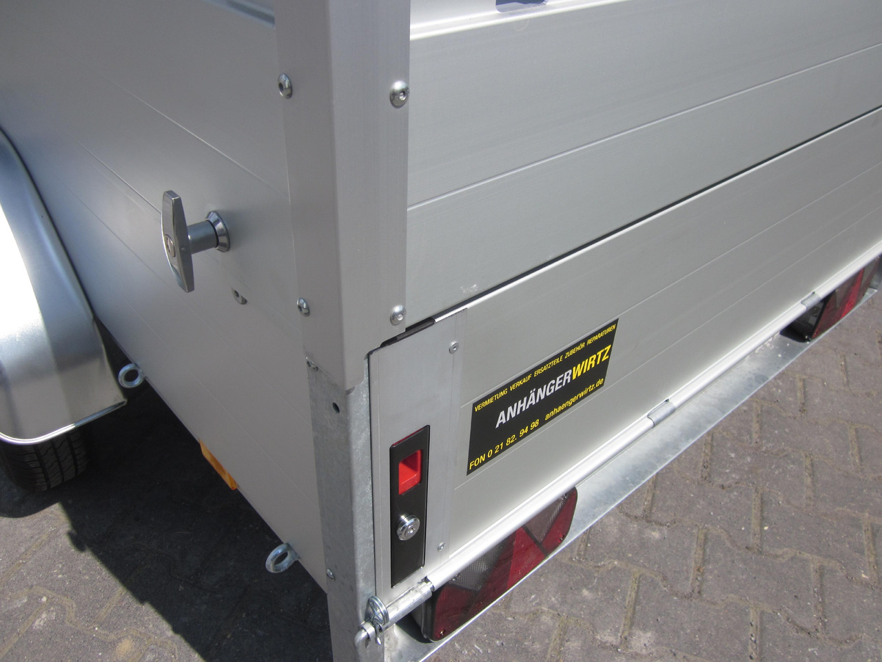 ALUBOXX Deckelanhänger GTB 1200 HT 251x126x48cm (S) 1160kg - Auto príves: obrázok 5 ALUBOXX Deckelanhänger GTB 1200 HT 251x126x48cm (S) 1160kg - Auto príves: obrázok 5