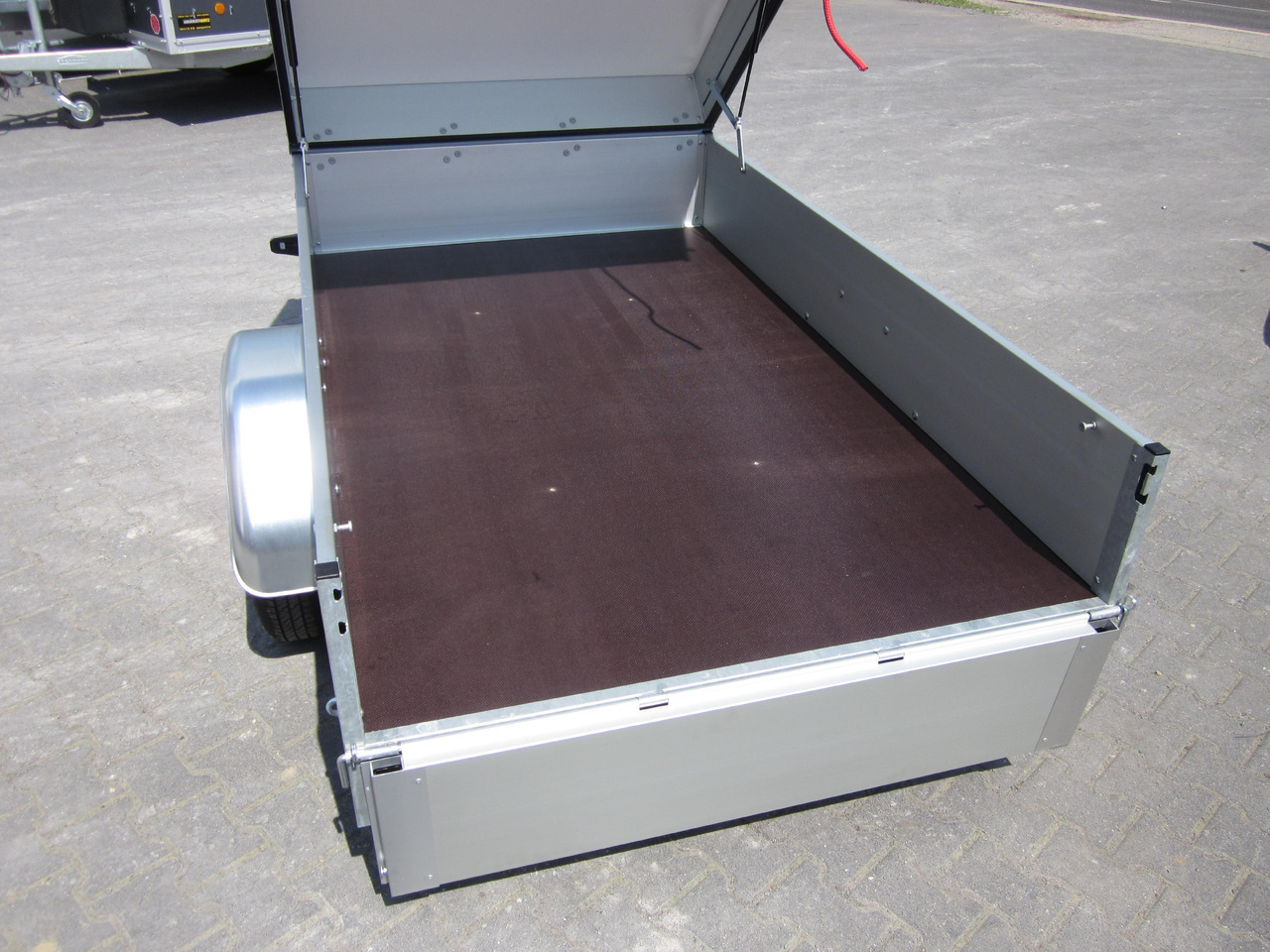 ALUBOXX Deckelanhänger GTB 1200 HT 251x126x48cm (S) 1160kg - Auto príves: obrázok 3 ALUBOXX Deckelanhänger GTB 1200 HT 251x126x48cm (S) 1160kg - Auto príves: obrázok 3
