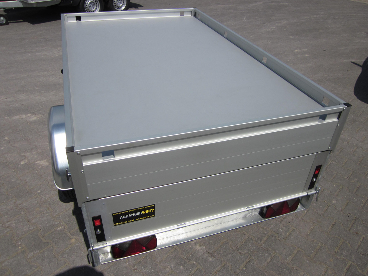 ALUBOXX Deckelanhänger GTB 1200 HT 251x126x48cm (S) 1160kg - Auto príves: obrázok 4 ALUBOXX Deckelanhänger GTB 1200 HT 251x126x48cm (S) 1160kg - Auto príves: obrázok 4