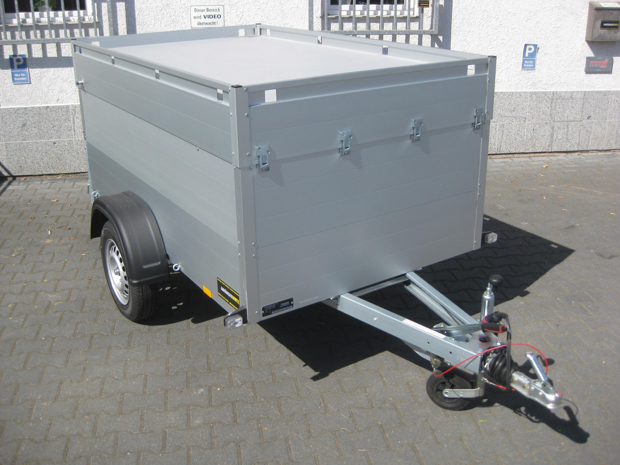 ALUBOXX Deckelanhänger GTB 750 VT1 211x126x83cm (XS) 750kg - Auto príves: obrázok 3 ALUBOXX Deckelanhänger GTB 750 VT1 211x126x83cm (XS) 750kg - Auto príves: obrázok 3