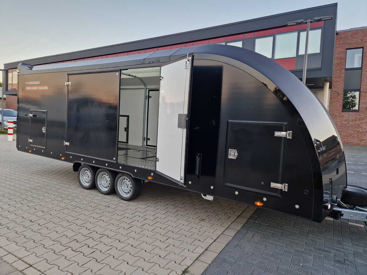 BJT Race Transporter 6 396-3060 650x235x189cm black RFS ASR 13" 3500kg - Príves prepravník áut: obrázok 3 BJT Race Transporter 6 396-3060 650x235x189cm black RFS ASR 13" 3500kg - Príves prepravník áut: obrázok 3