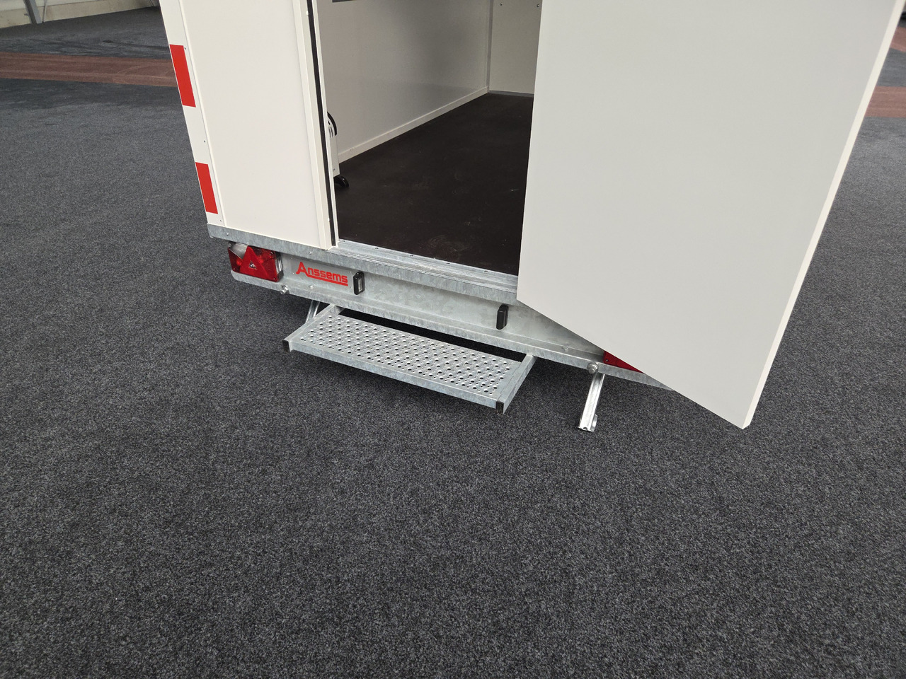 Bauwagen PTS 1400.390×188 Heizung Toilette 1400kg - Príves skriňové: obrázok 5 Bauwagen PTS 1400.390×188 Heizung Toilette 1400kg - Príves skriňové: obrázok 5