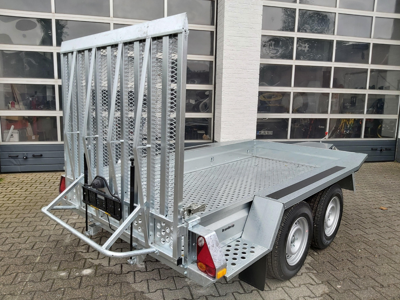 Prepravník stavebných strojov Brenderup Maschinentransporter MT 3080 STF 308x152x25cm Stahllochboden 3000kg: obrázok 8