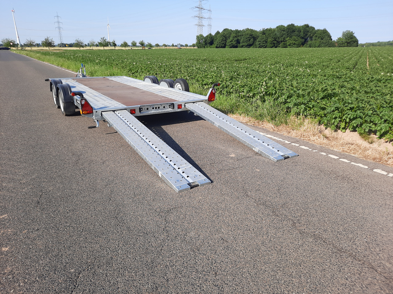Brian James A4 Transporter 450x200cm blackline easy glide Rampen 240cm ausziehbar 3000kg - Príves prepravník áut: obrázok 1 Brian James A4 Transporter 450x200cm blackline easy glide Rampen 240cm ausziehbar 3000kg - Príves prepravník áut: obrázok 1