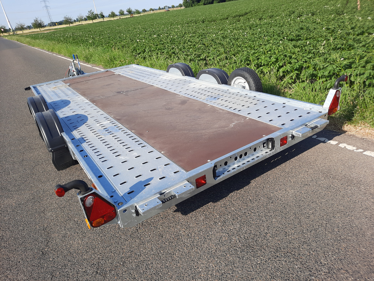 Brian James A4 Transporter 450x200cm blackline easy glide Rampen 240cm ausziehbar 3000kg - Príves prepravník áut: obrázok 3 Brian James A4 Transporter 450x200cm blackline easy glide Rampen 240cm ausziehbar 3000kg - Príves prepravník áut: obrázok 3