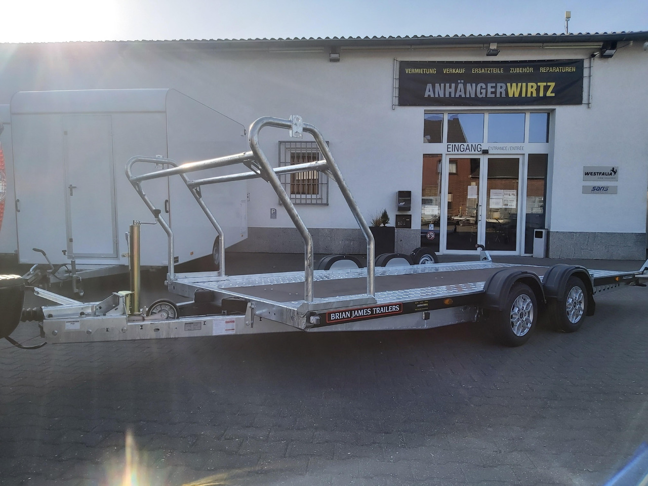 Brian James A4 Transporter 500x200cm blackline Alufelgen easy glide Rampen 240cm Reifenregal 3000kg - Príves prepravník áut: obrázok 3 Brian James A4 Transporter 500x200cm blackline Alufelgen easy glide Rampen 240cm Reifenregal 3000kg - Príves prepravník áut: obrázok 3