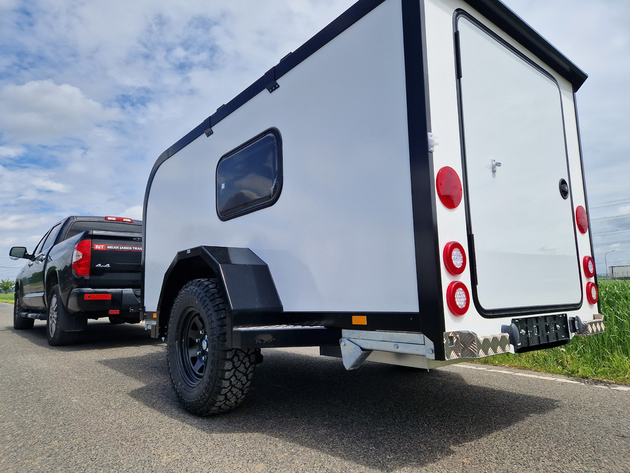 Cargo Base Camp offroad M 290x148x128cm Solar Akku 12 Volt Reeling 1350kg 100km/H - Obytný príves: obrázok 3 Cargo Base Camp offroad M 290x148x128cm Solar Akku 12 Volt Reeling 1350kg 100km/H - Obytný príves: obrázok 3