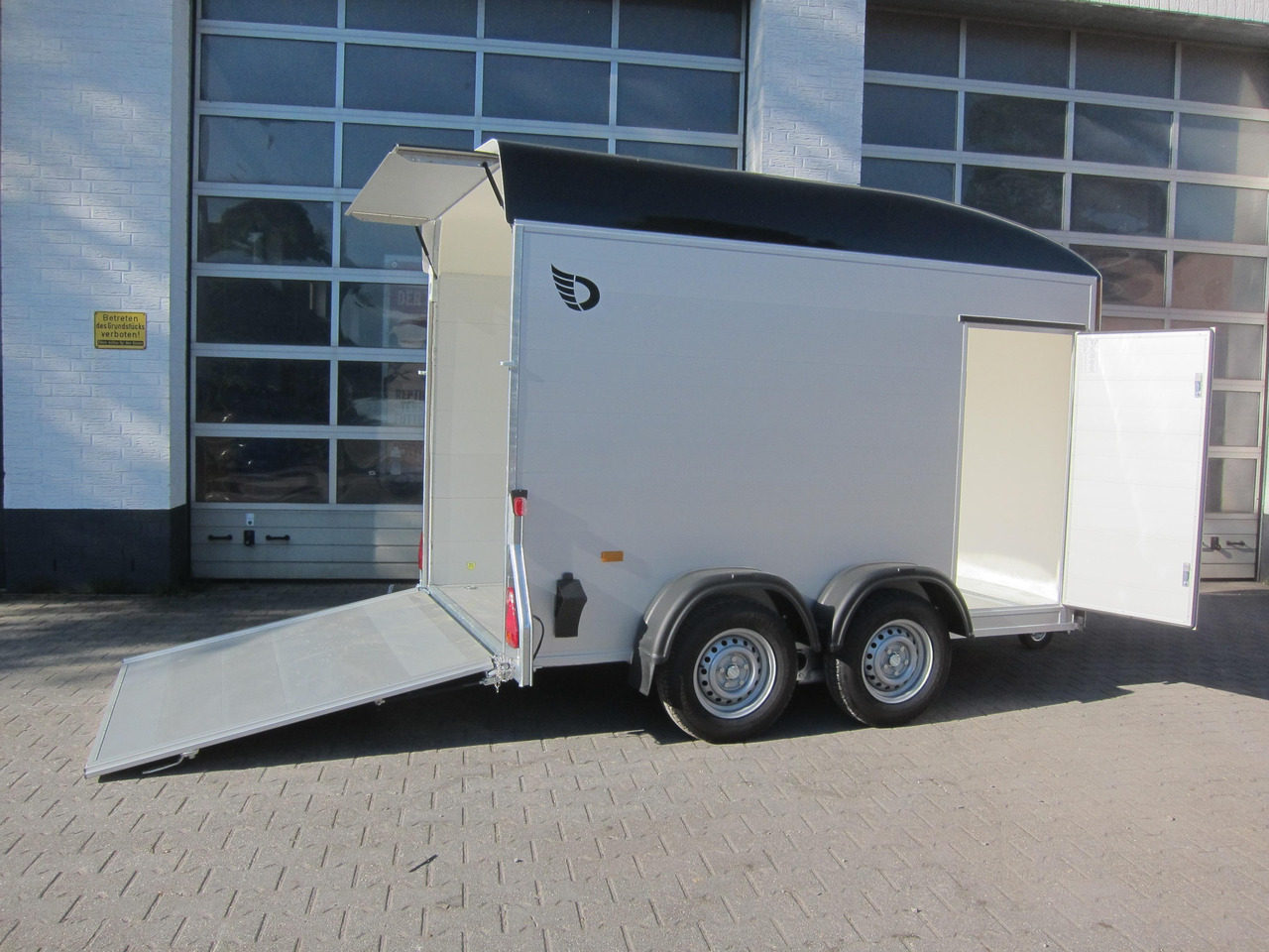 Cargo Roadster 500 312x167x199cm Alu Poly black Seitentür 100km/H Pullman 2000kg Sommer Aktion 2025 - Príves skriňové: obrázok 1 Cargo Roadster 500 312x167x199cm Alu Poly black Seitentür 100km/H Pullman 2000kg Sommer Aktion 2025 - Príves skriňové: obrázok 1