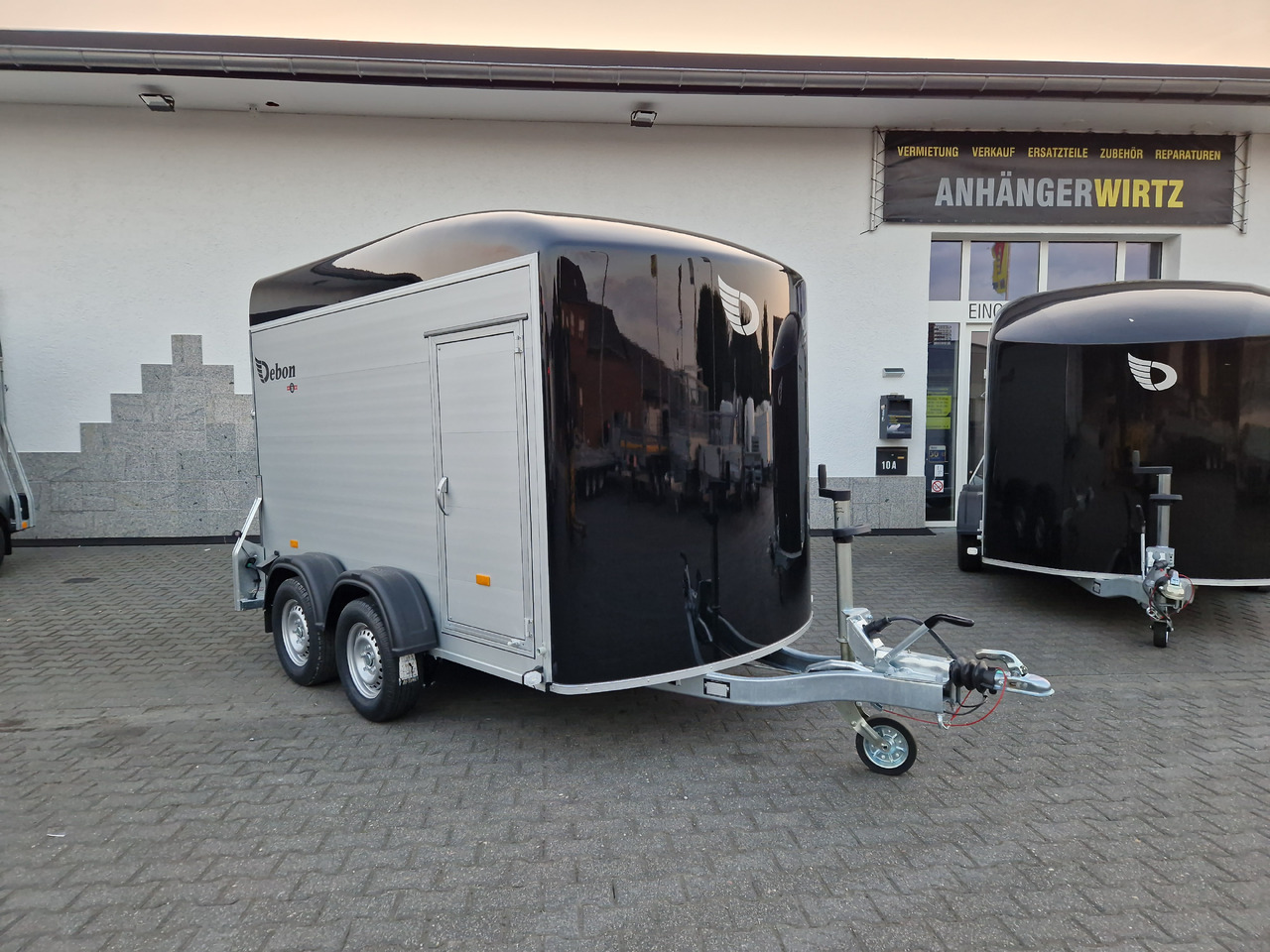 Cargo Roadster 500 312x167x199cm Alu Poly black Seitentür 100km/H Pullman 2000kg Sommer Aktion 2025 - Príves skriňové: obrázok 4 Cargo Roadster 500 312x167x199cm Alu Poly black Seitentür 100km/H Pullman 2000kg Sommer Aktion 2025 - Príves skriňové: obrázok 4