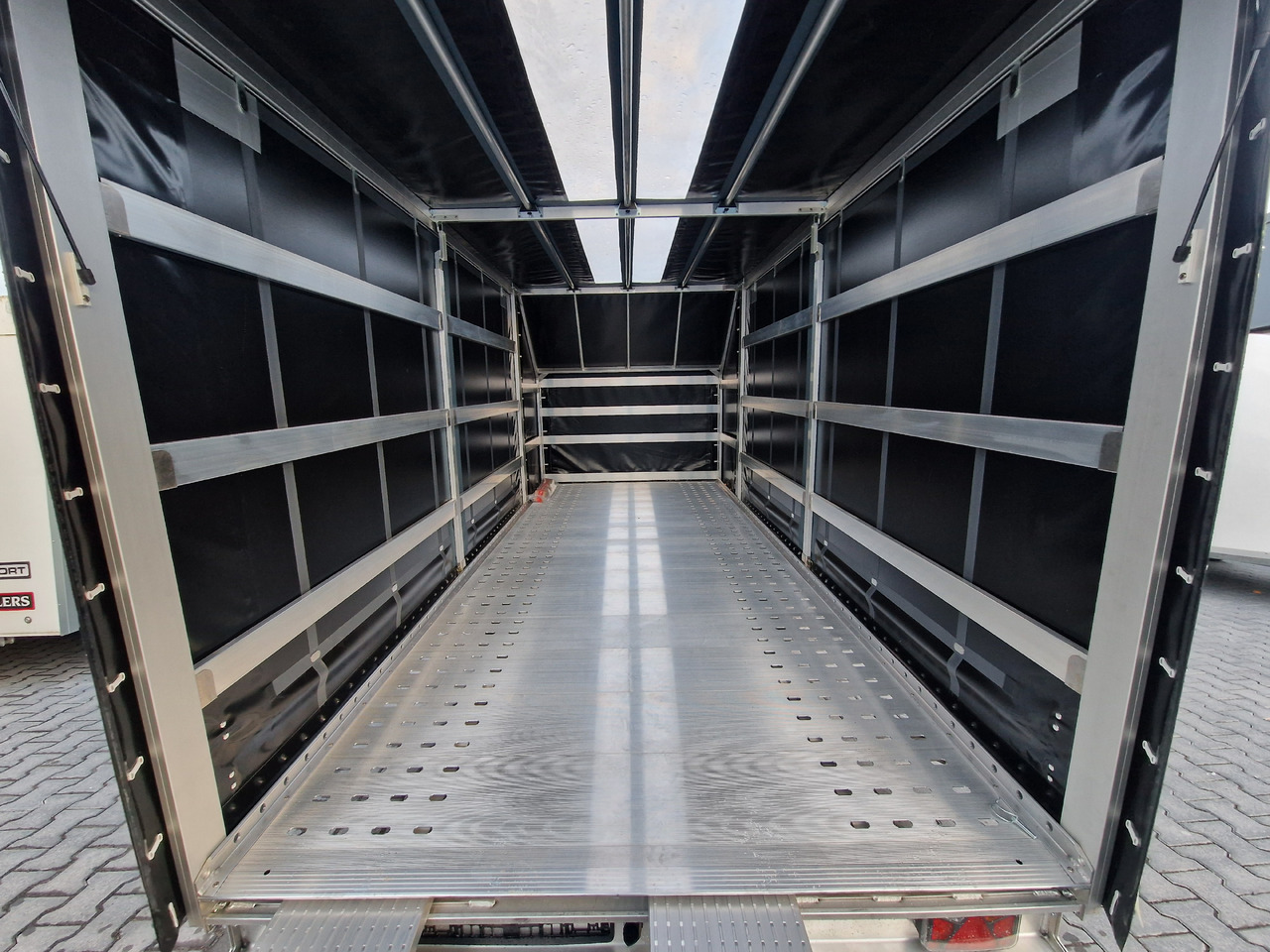 Príves prepravník áut Cartrailer Mototent Silverstone Light Alu 520x210x200cm blackline Tridem 10" (XXL) 3500kg: obrázok 6