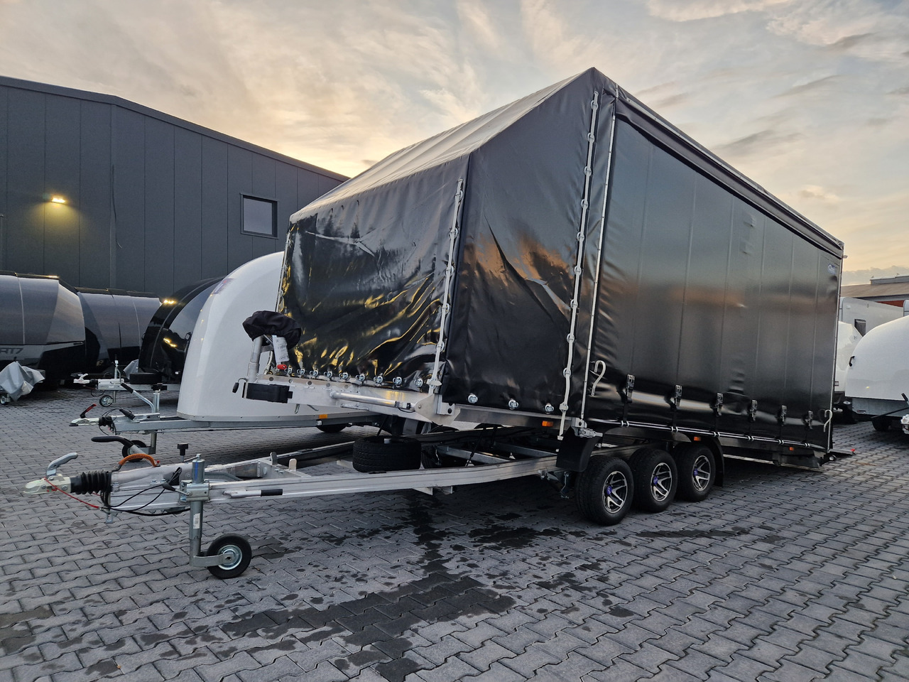 Príves prepravník áut Cartrailer Mototent Silverstone Light Alu 520x210x200cm blackline Tridem 10" (XXL) 3500kg: obrázok 10