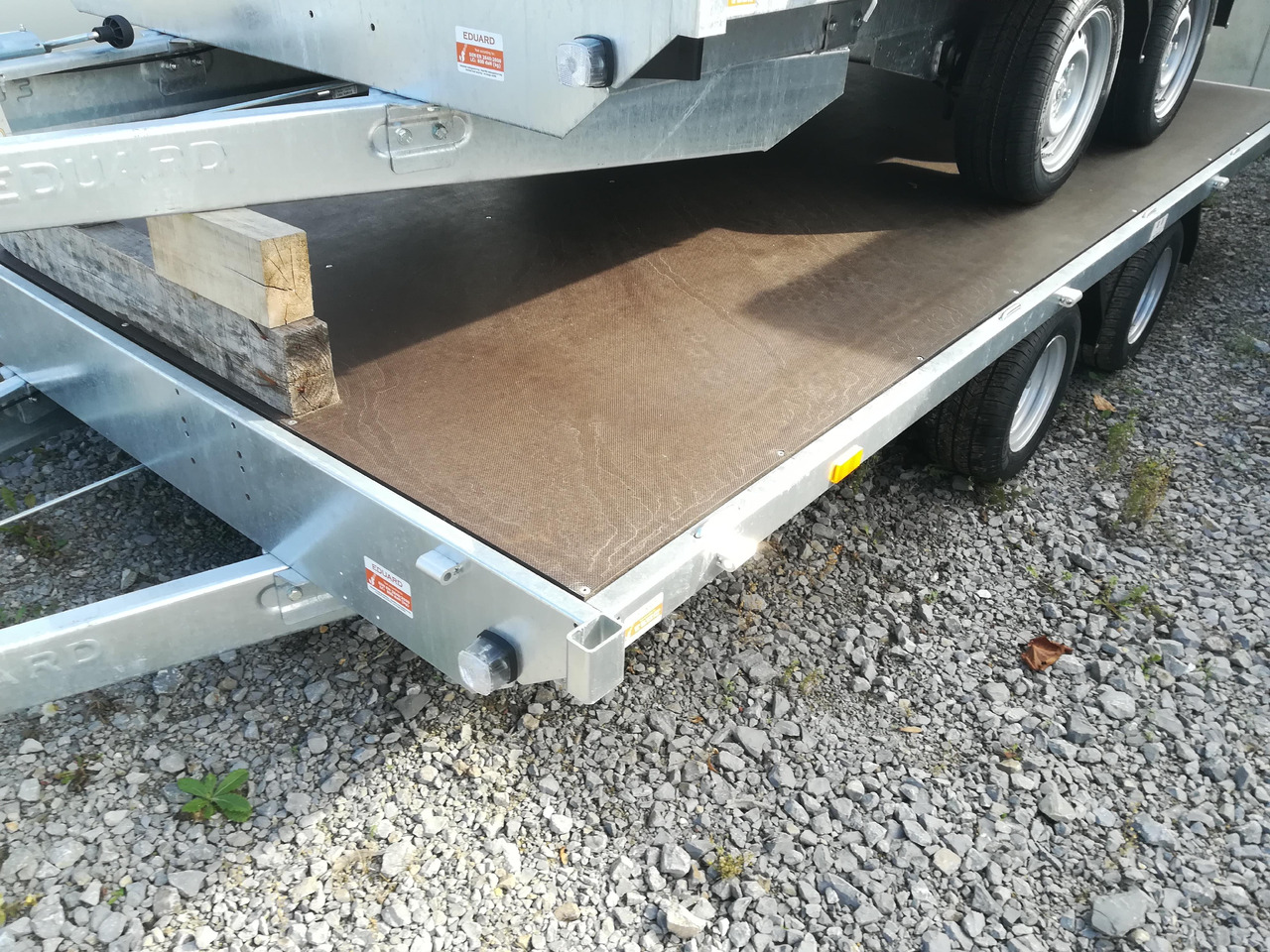 Hochlader 406x220cm flach niedrig Fahrgestell 10" LFH 56cm (XL+) 3000kg - Plošinový/ Valníkový príves: obrázok 2 Hochlader 406x220cm flach niedrig Fahrgestell 10" LFH 56cm (XL+) 3000kg - Plošinový/ Valníkový príves: obrázok 2