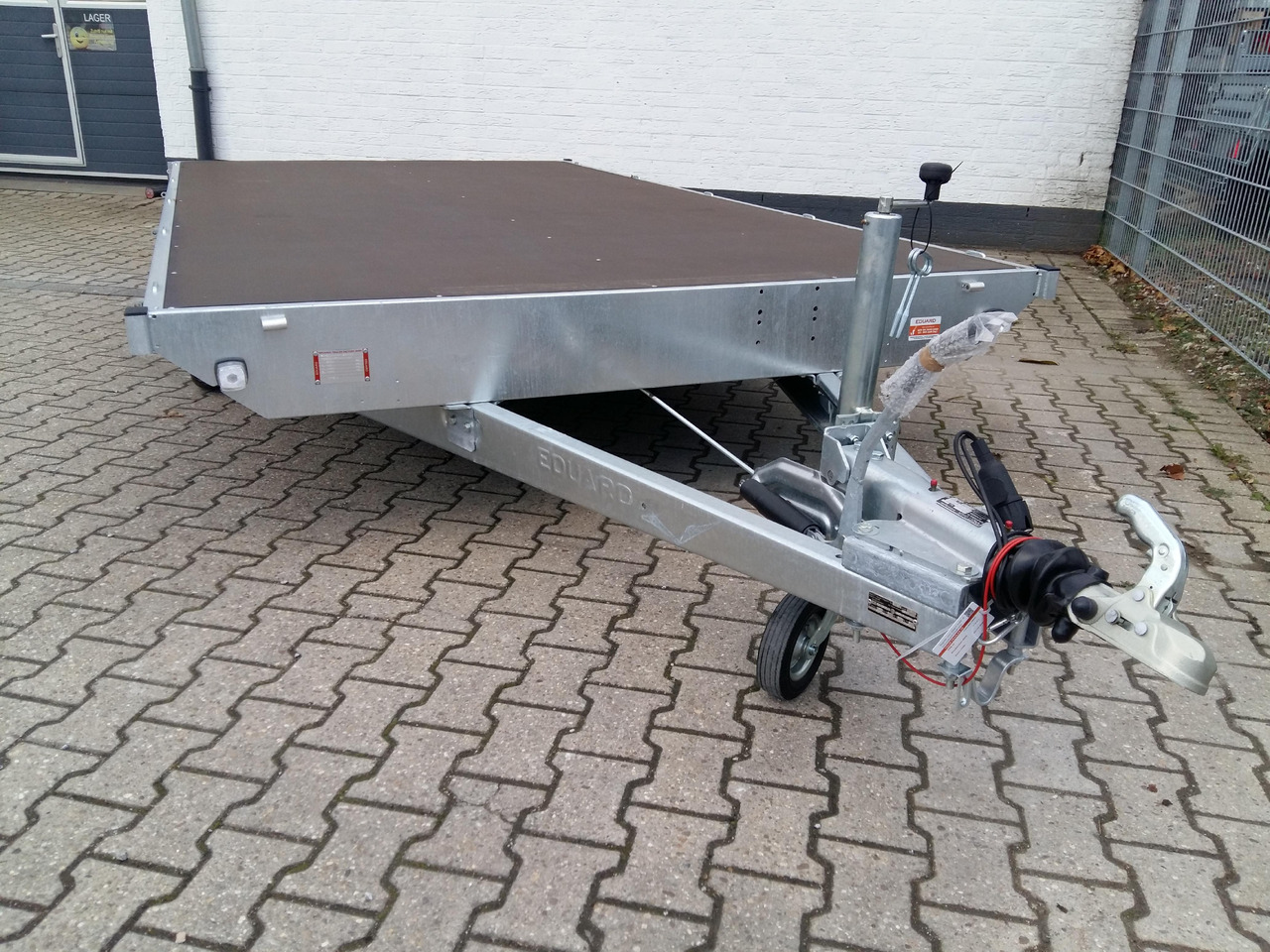 Hochlader 406x220cm flach niedrig Fahrgestell 10" LFH 56cm (XL+) 3000kg - Plošinový/ Valníkový príves: obrázok 1 Hochlader 406x220cm flach niedrig Fahrgestell 10" LFH 56cm (XL+) 3000kg - Plošinový/ Valníkový príves: obrázok 1