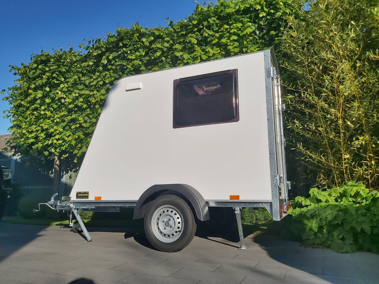 Kargo Camp TFS S Mini 250x125x150cm aero Reling 2 Fenster Dachluke (S) 750kg Abverkauf - Obytný príves: obrázok 3 Kargo Camp TFS S Mini 250x125x150cm aero Reling 2 Fenster Dachluke (S) 750kg Abverkauf - Obytný príves: obrázok 3