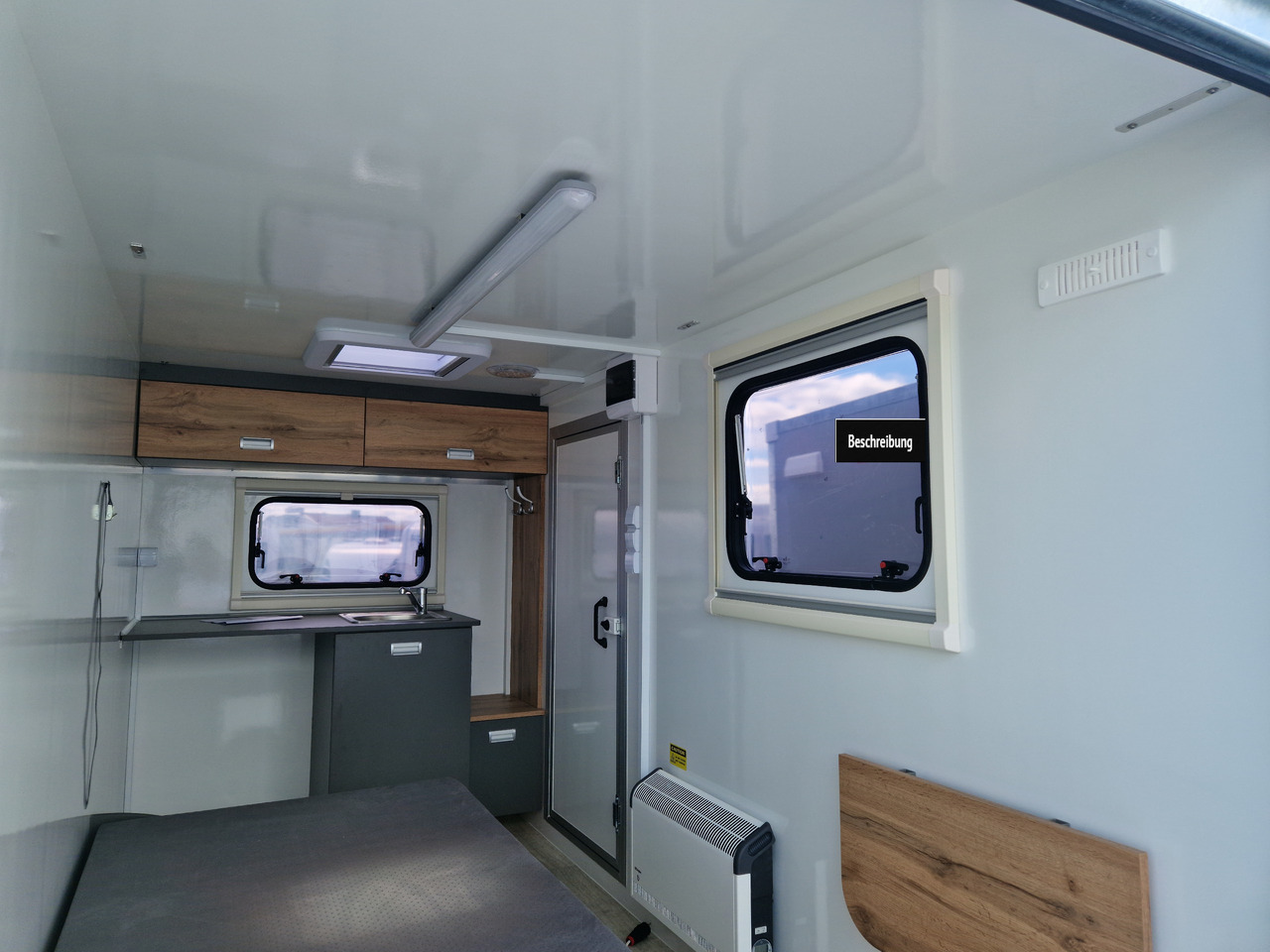 Koffer Camp TFS ST 320.01 320x150x180cm Premium Rampe Seitentür Fenster Bett 1300kg 100km/H - Obytný príves: obrázok 5 Koffer Camp TFS ST 320.01 320x150x180cm Premium Rampe Seitentür Fenster Bett 1300kg 100km/H - Obytný príves: obrázok 5
