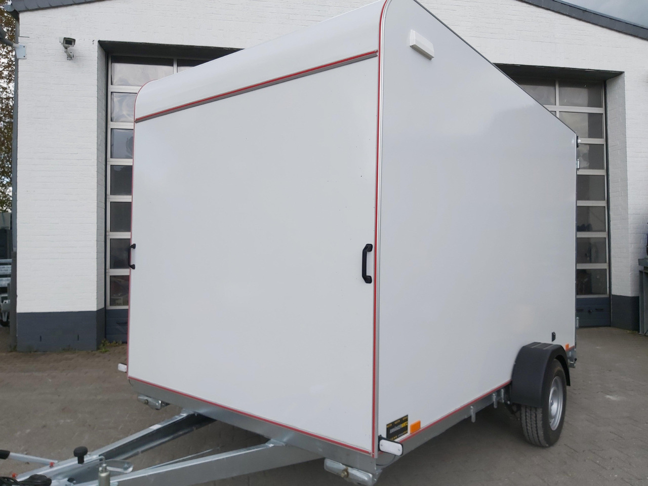 Koffer Sport Camp TFS 360.00 360x200x210cm aero Seitentür Fenster Bett (L) 1300kg 100km/H - Obytný príves: obrázok 4 Koffer Sport Camp TFS 360.00 360x200x210cm aero Seitentür Fenster Bett (L) 1300kg 100km/H - Obytný príves: obrázok 4