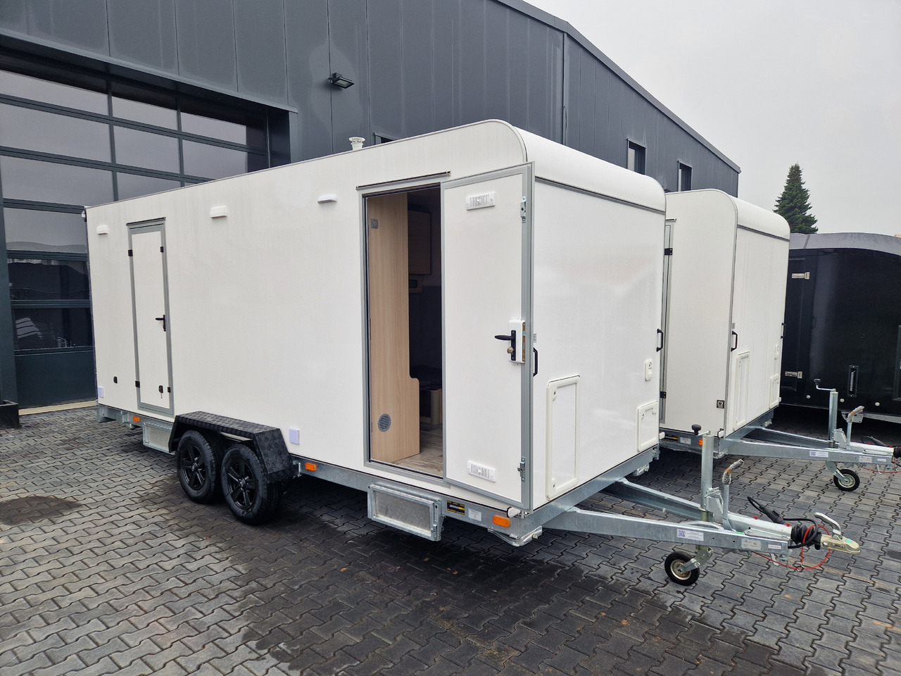 Koffer Sport Camp TFS 550.01 550x200x210cm Laderaum ST & Wohnabteil 2700kg - Obytný príves: obrázok 3 Koffer Sport Camp TFS 550.01 550x200x210cm Laderaum ST & Wohnabteil 2700kg - Obytný príves: obrázok 3