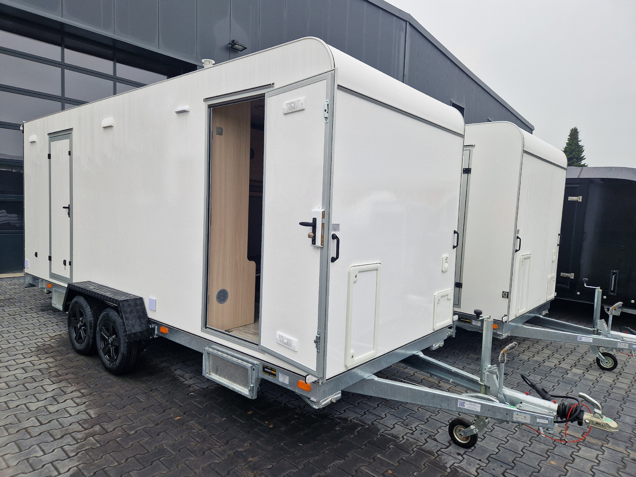 Koffer Sport Camp TFS 550.01 550x200x210cm Laderaum ST & Wohnabteil 2700kg - Obytný príves: obrázok 1 Koffer Sport Camp TFS 550.01 550x200x210cm Laderaum ST & Wohnabteil 2700kg - Obytný príves: obrázok 1