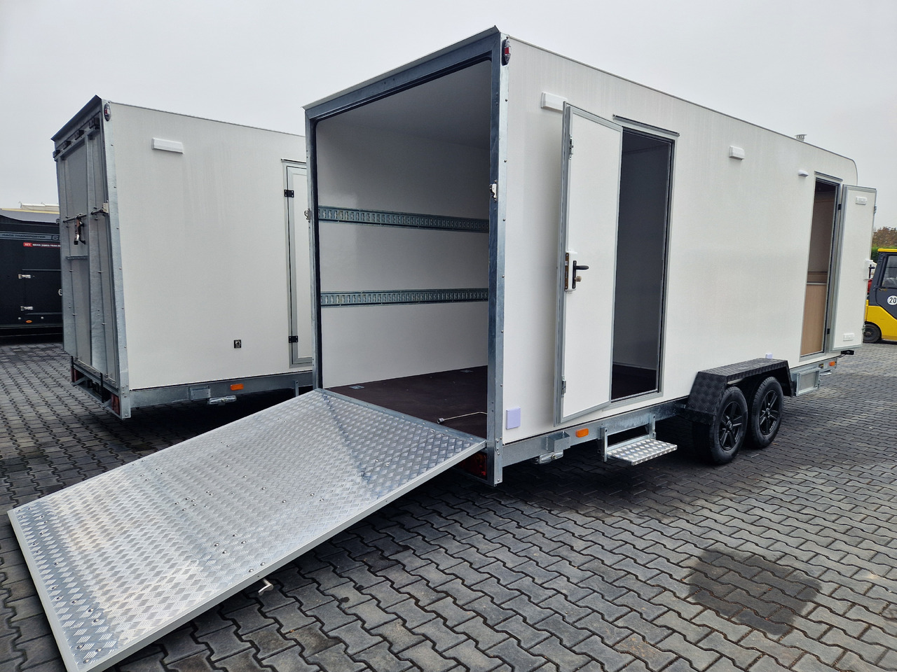 Koffer Sport Camp TFS 550.01 550x200x210cm Laderaum ST & Wohnabteil 2700kg - Obytný príves: obrázok 2 Koffer Sport Camp TFS 550.01 550x200x210cm Laderaum ST & Wohnabteil 2700kg - Obytný príves: obrázok 2
