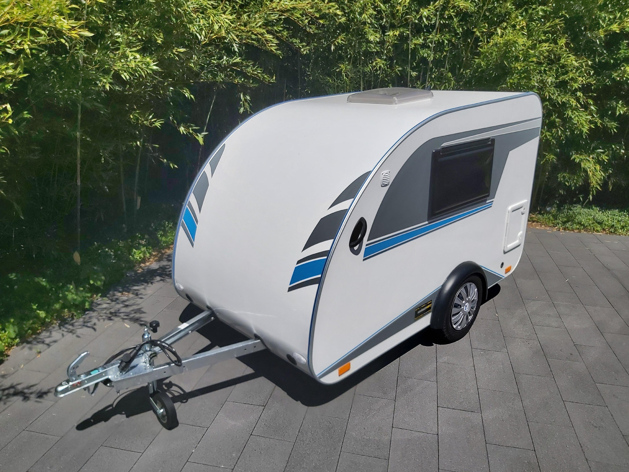 Mini Camper Mini Tommy TMC25 Basic V1 252x140x121cm Küche 100km/H 750kg ohne Bremse Winter Aktion - Obytný príves: obrázok 4 Mini Camper Mini Tommy TMC25 Basic V1 252x140x121cm Küche 100km/H 750kg ohne Bremse Winter Aktion - Obytný príves: obrázok 4