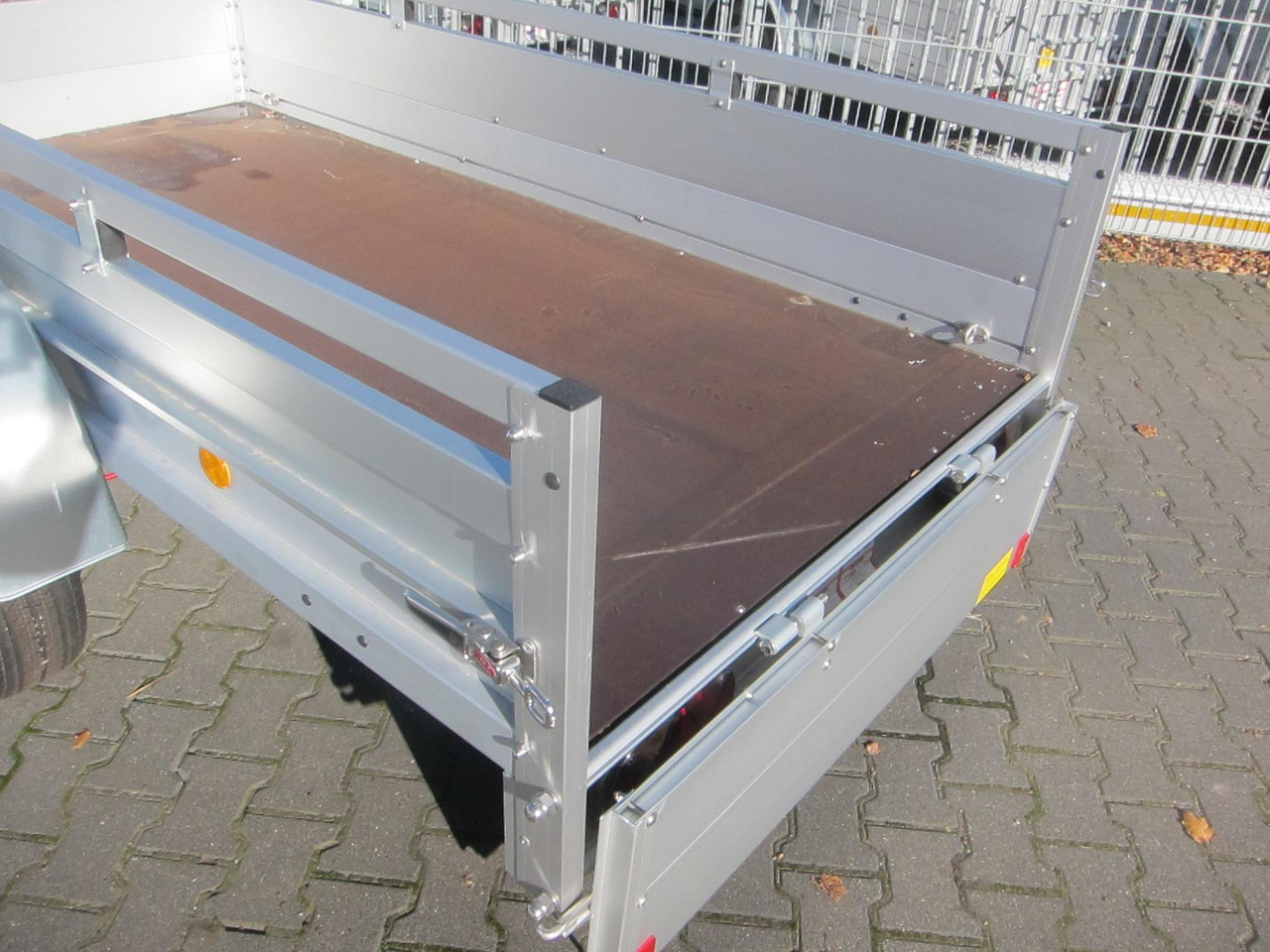 PKW Anhänger Koch Aluline 4.13 250x125x44cm (S) 1300kg 100 km/H Online Aktion Modell 2024 - Auto príves: obrázok 4 PKW Anhänger Koch Aluline 4.13 250x125x44cm (S) 1300kg 100 km/H Online Aktion Modell 2024 - Auto príves: obrázok 4