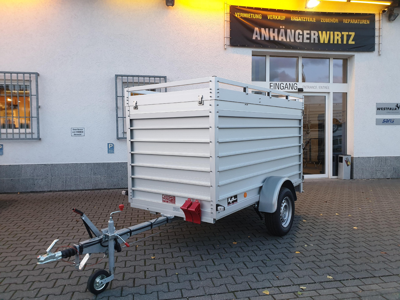 PKW Anhänger Koch Aluline 4.13 Deckel Hecktür Aluboden DV 250x125x125cm 1300kg 100 km/H Modell 23 - Príves skriňové: obrázok 1 PKW Anhänger Koch Aluline 4.13 Deckel Hecktür Aluboden DV 250x125x125cm 1300kg 100 km/H Modell 23 - Príves skriňové: obrázok 1